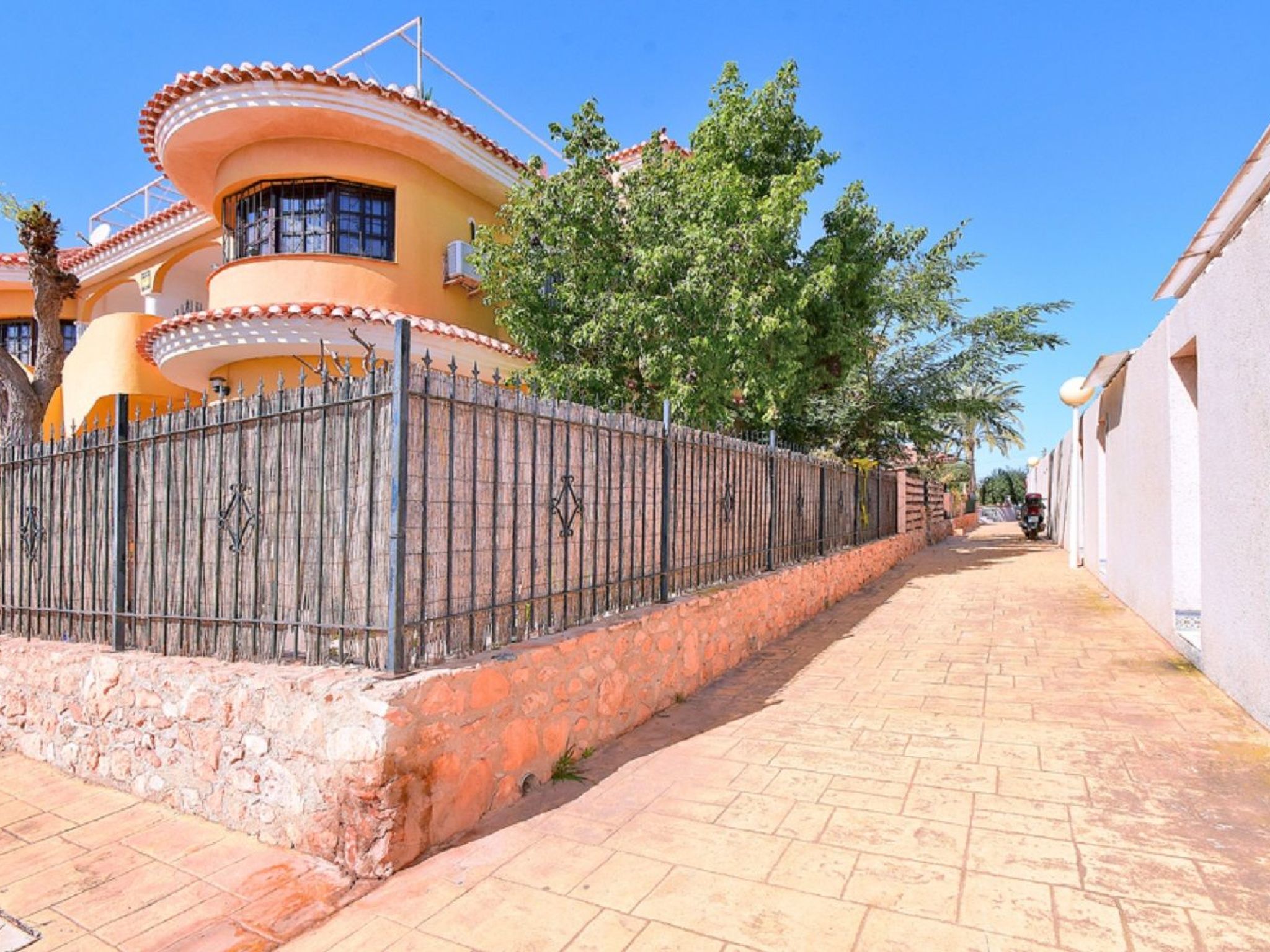 ADELFAS II - 11-Binnen