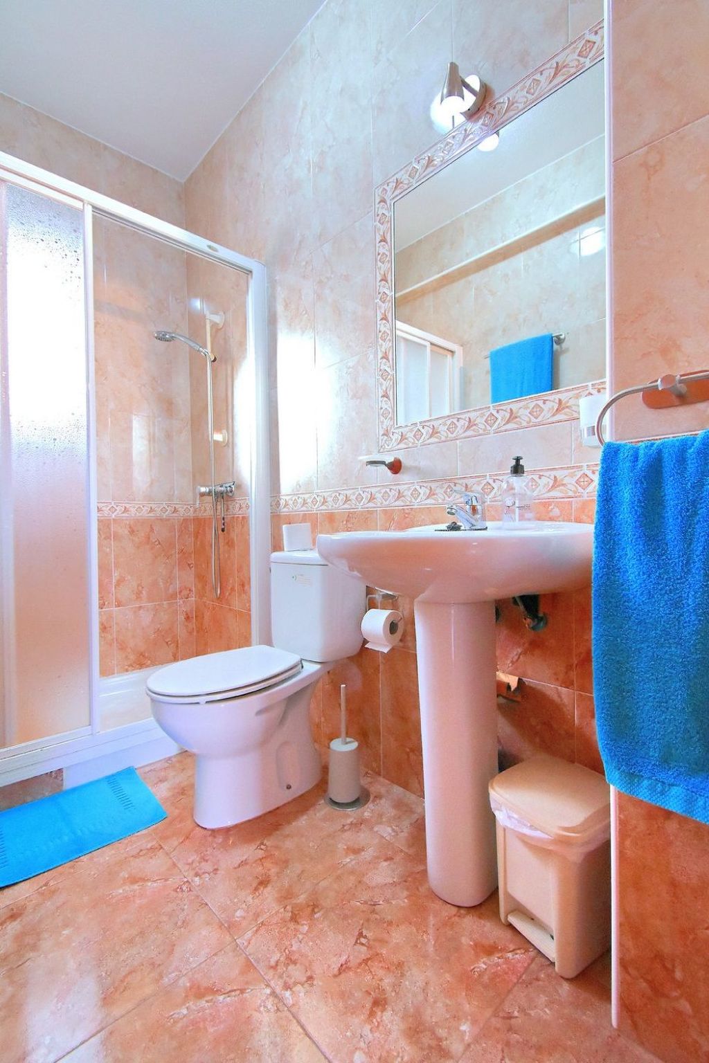 EDF. ESTRELLA 17-Binnen