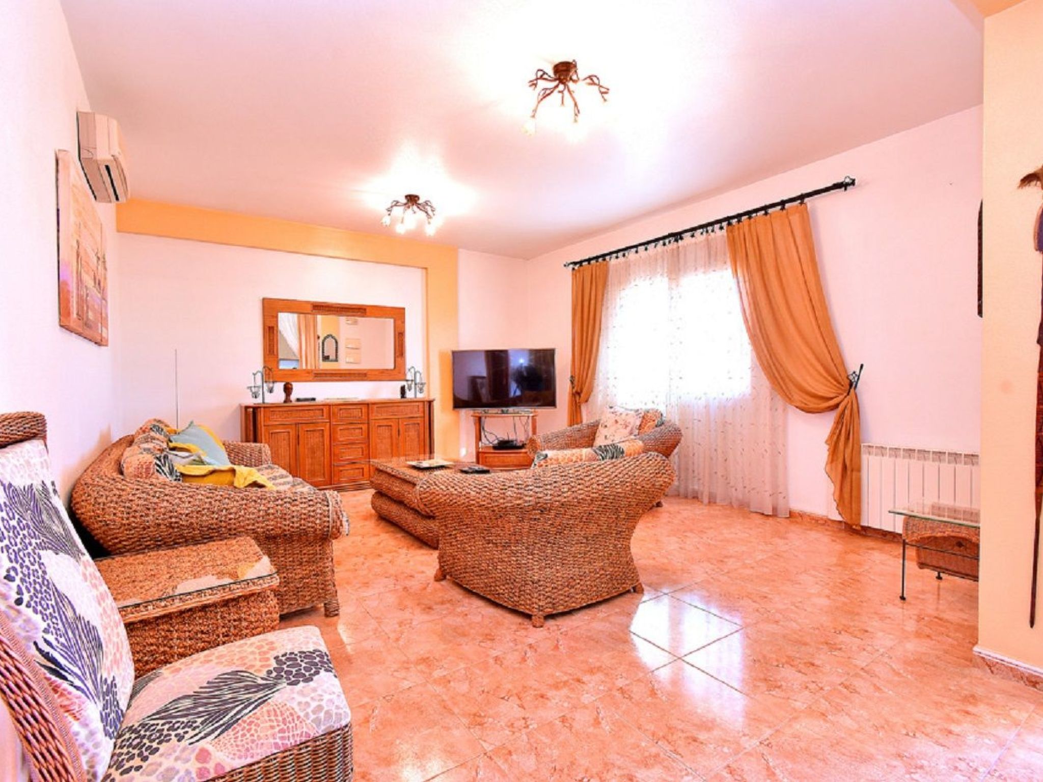 EDF. ESTRELLA 17-Binnen