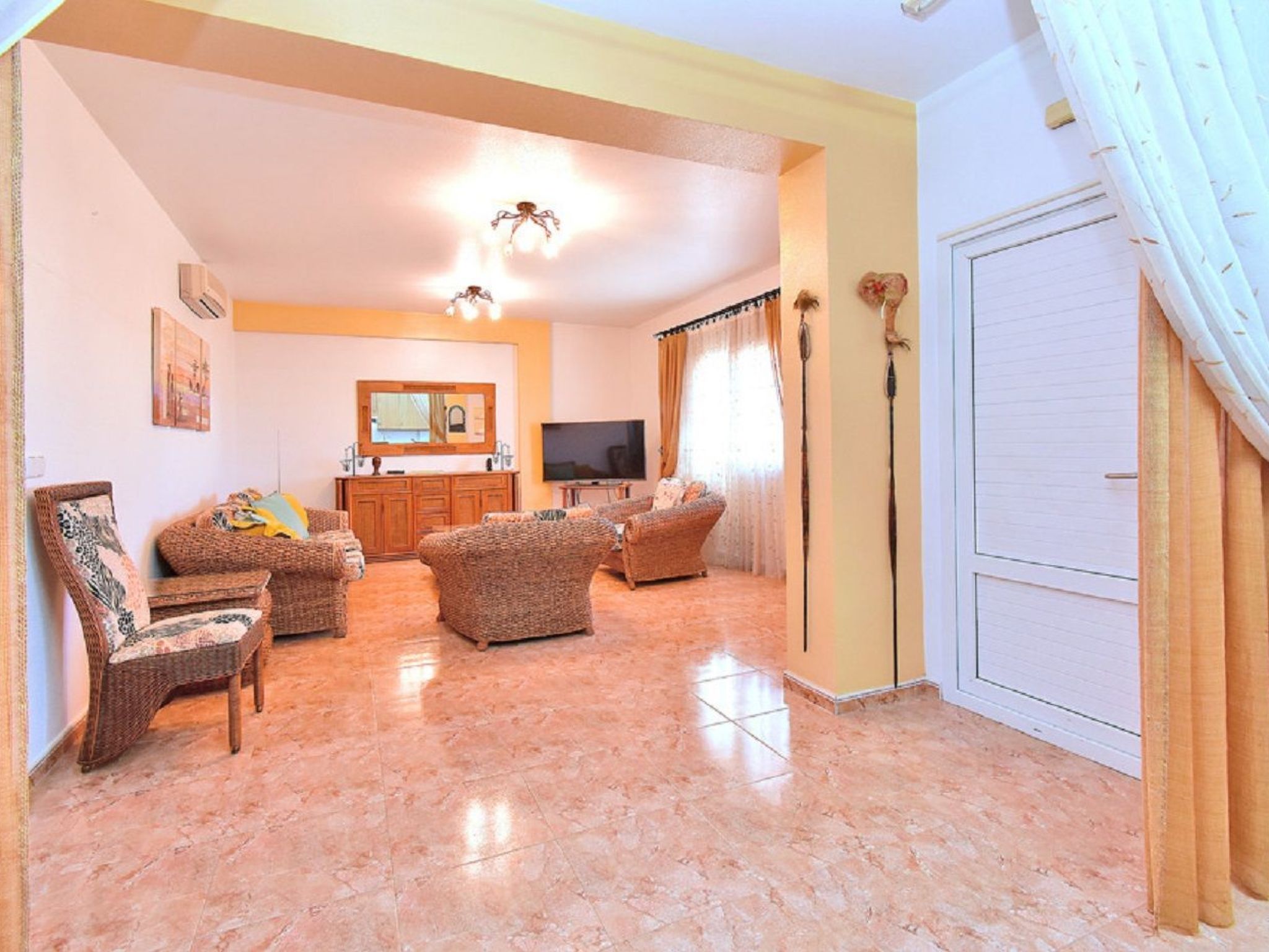 EDF. ESTRELLA 17-Binnen