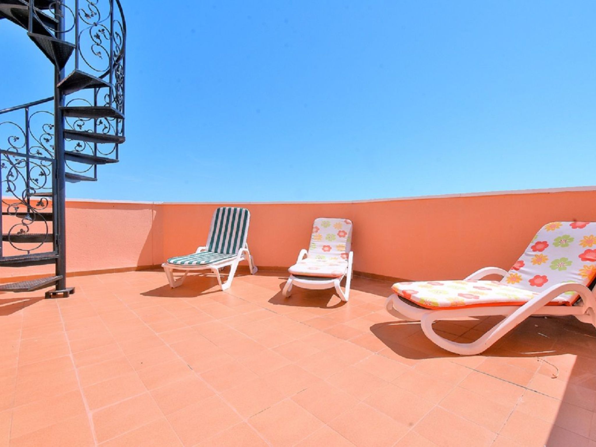 EDF. ESTRELLA 17-Binnen