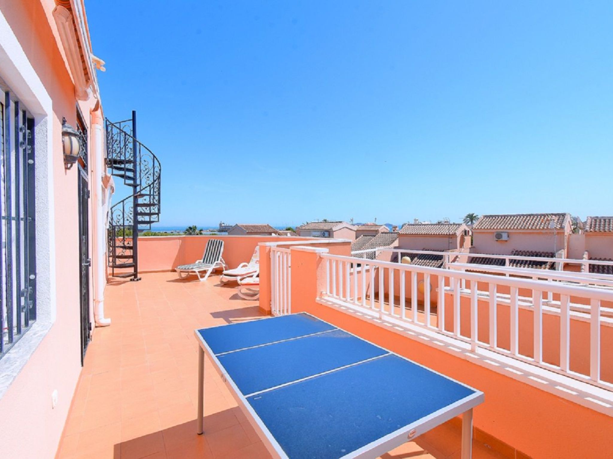 EDF. ESTRELLA 17-Binnen