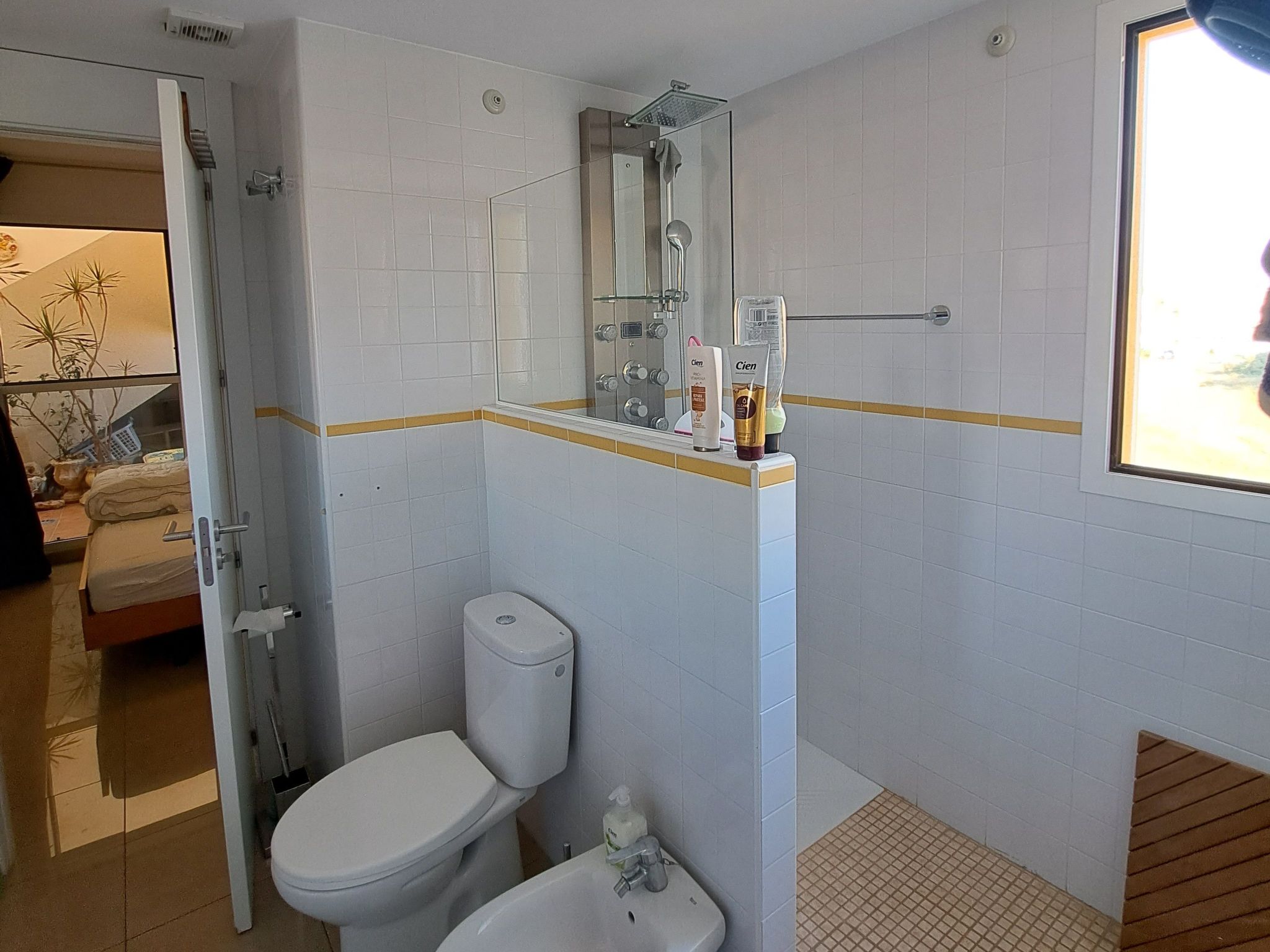 Schönes Appartement mit Grill, Pool und Terrasse-Binnen