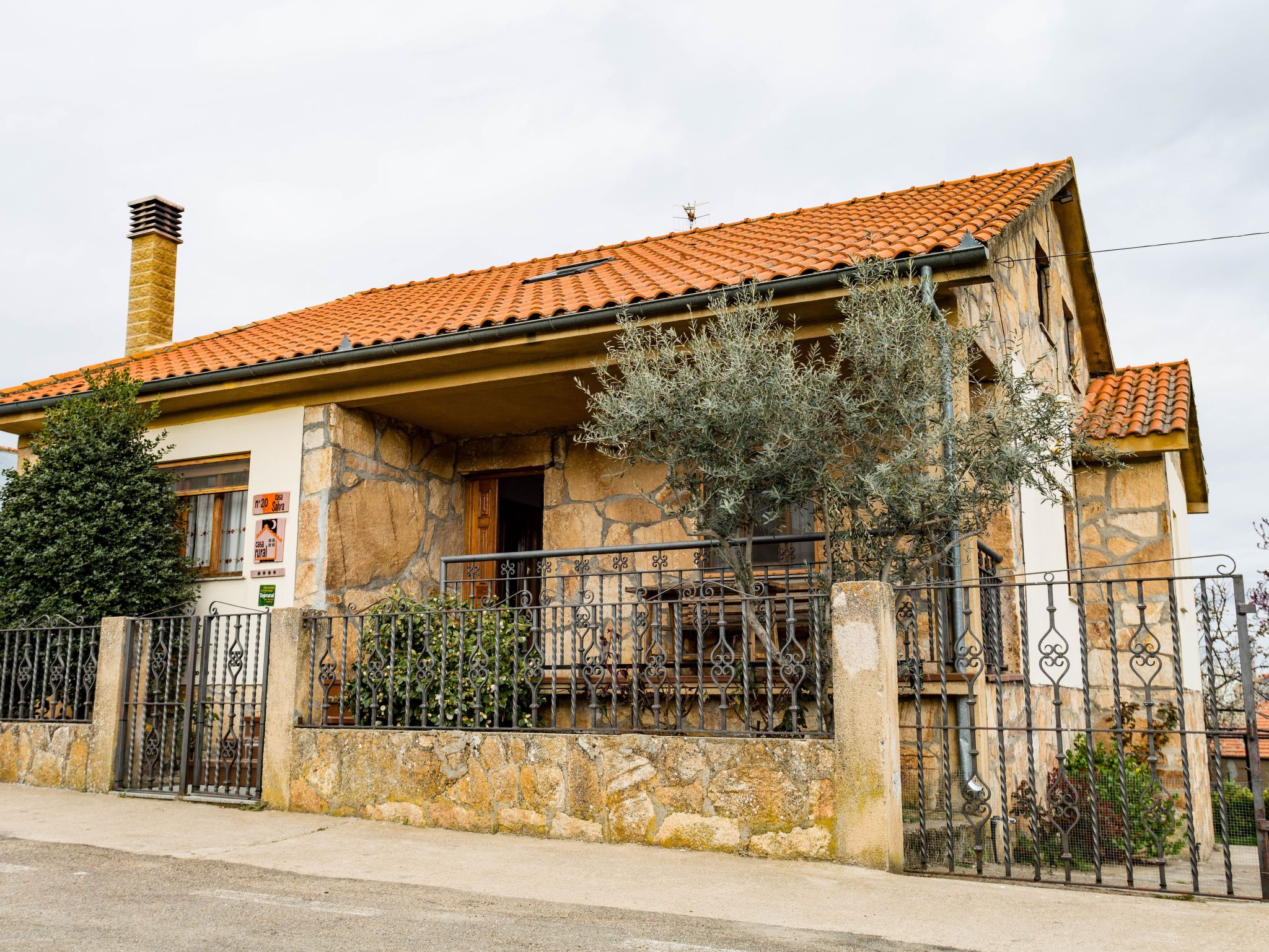 Sehr gepflegtes Ferienhaus im typisch spanischen Stil mit Garten, zwei Terrasse-Outside