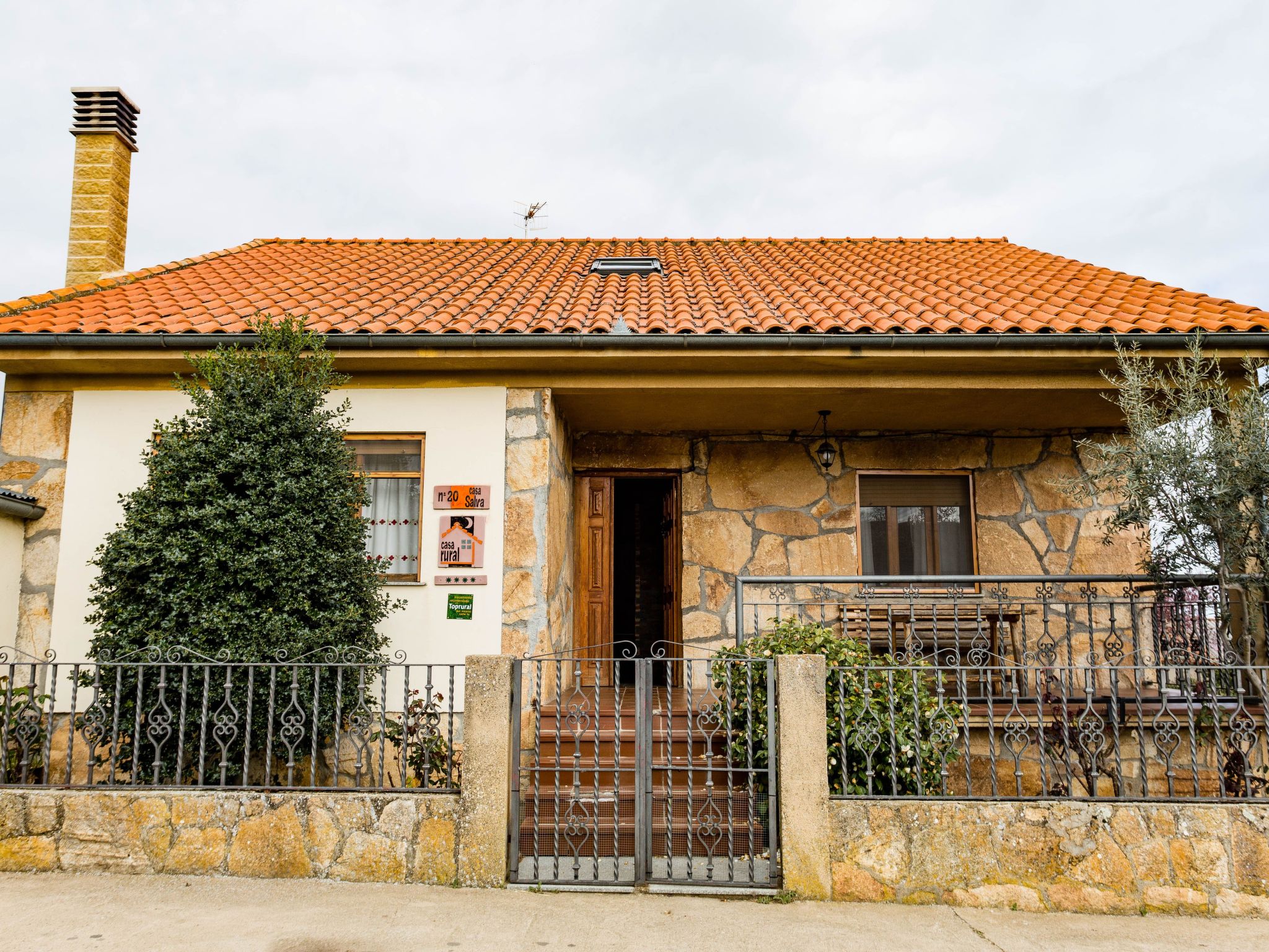 Sehr gepflegtes Ferienhaus im typisch spanischen Stil mit Garten, zwei Terrasse-Outside