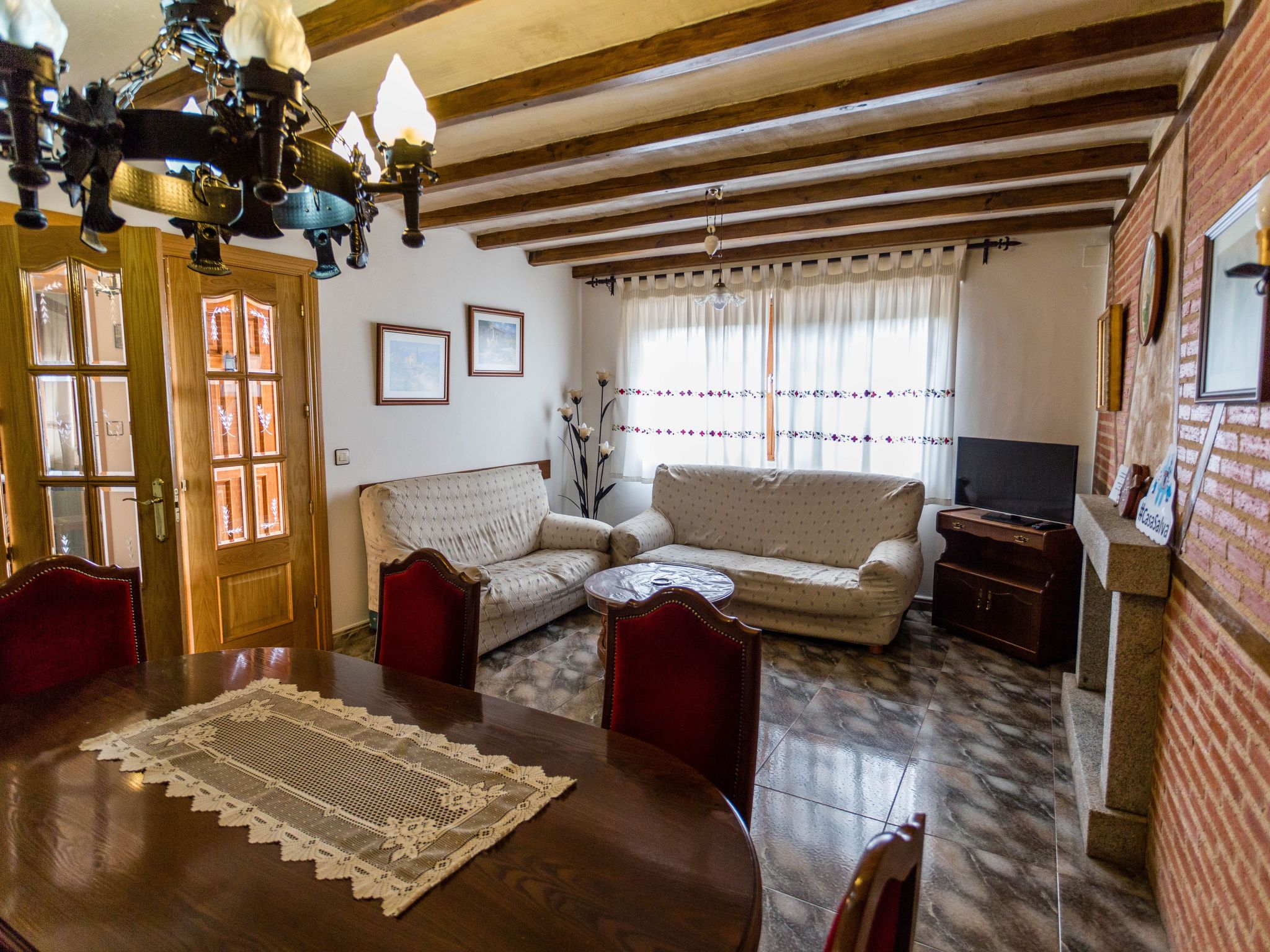 Sehr gepflegtes Ferienhaus im typisch spanischen Stil mit Garten, zwei Terrasse-Image-tags.info