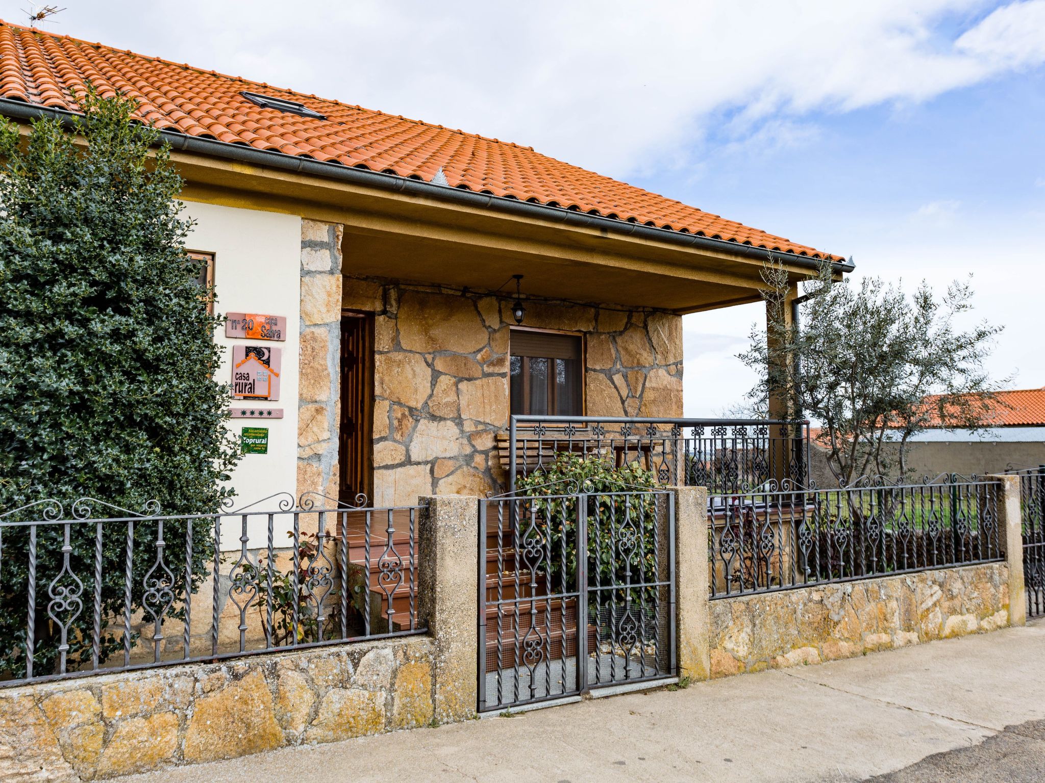 Sehr gepflegtes Ferienhaus im typisch spanischen Stil mit Garten, zwei Terrasse-Image-tags.info