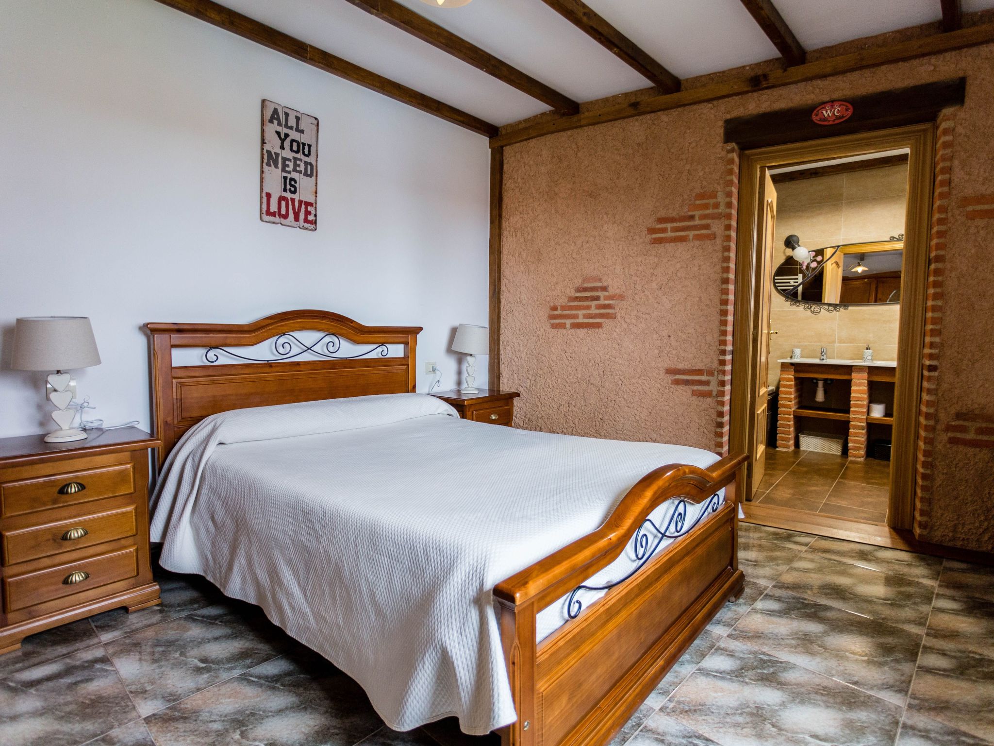 Sehr gepflegtes Ferienhaus im typisch spanischen Stil mit Garten, zwei Terrasse-Inside