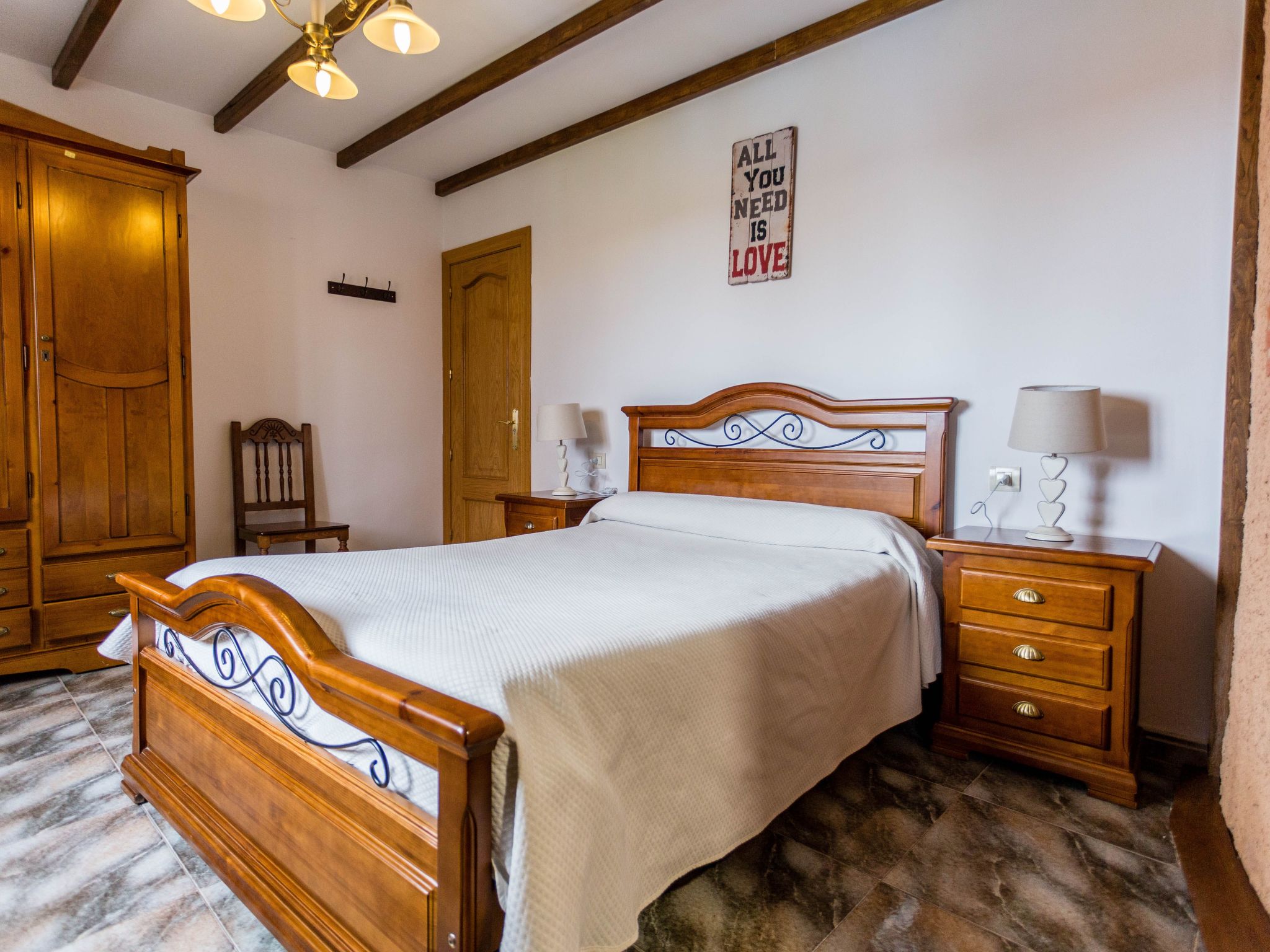 Sehr gepflegtes Ferienhaus im typisch spanischen Stil mit Garten, zwei Terrasse-Image-tags.info