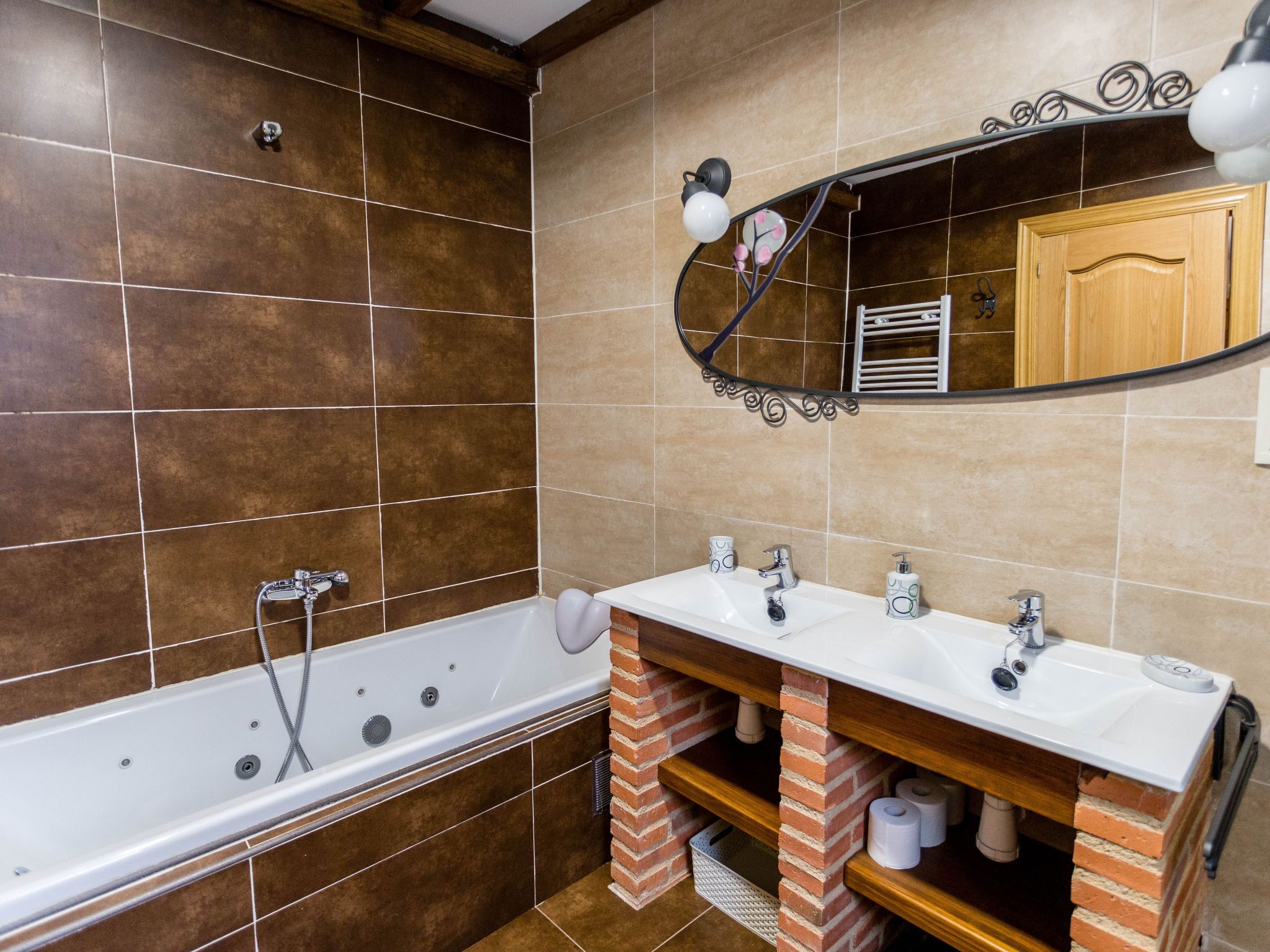 Sehr gepflegtes Ferienhaus im typisch spanischen Stil mit Garten, zwei Terrasse-Inside