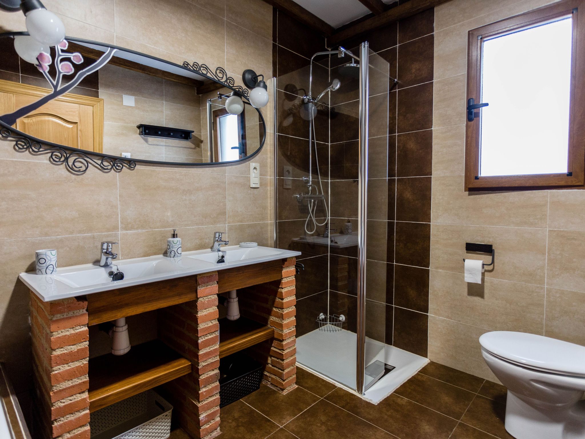 Sehr gepflegtes Ferienhaus im typisch spanischen Stil mit Garten, zwei Terrasse-Image-tags.info