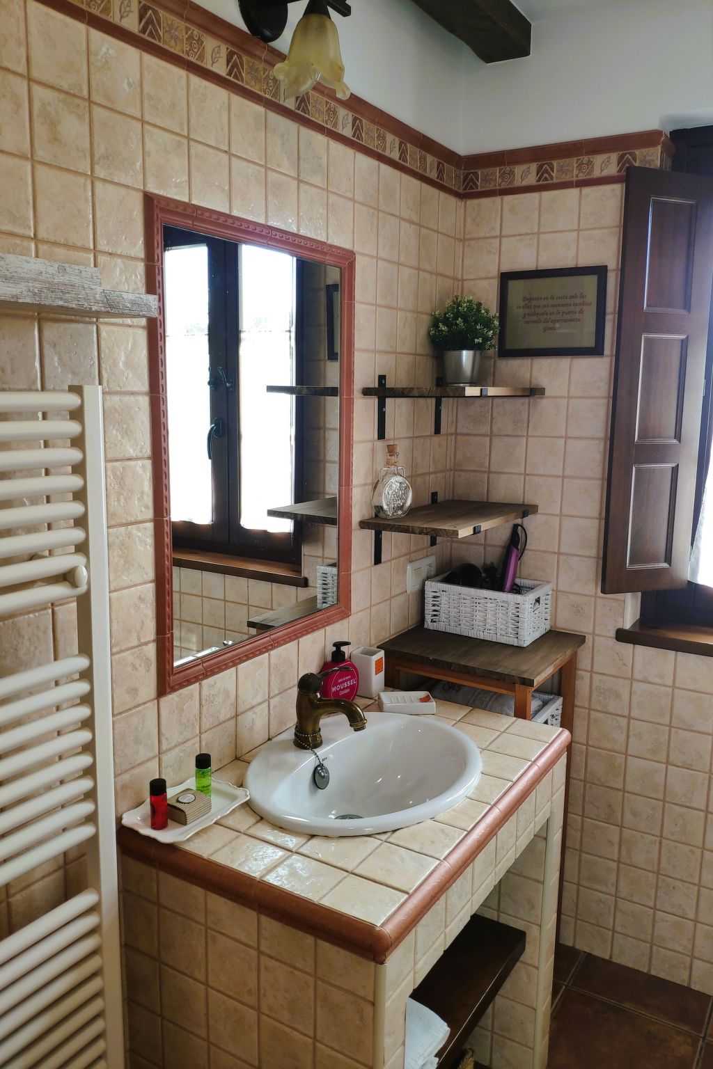 El Corbeirón-Binnen