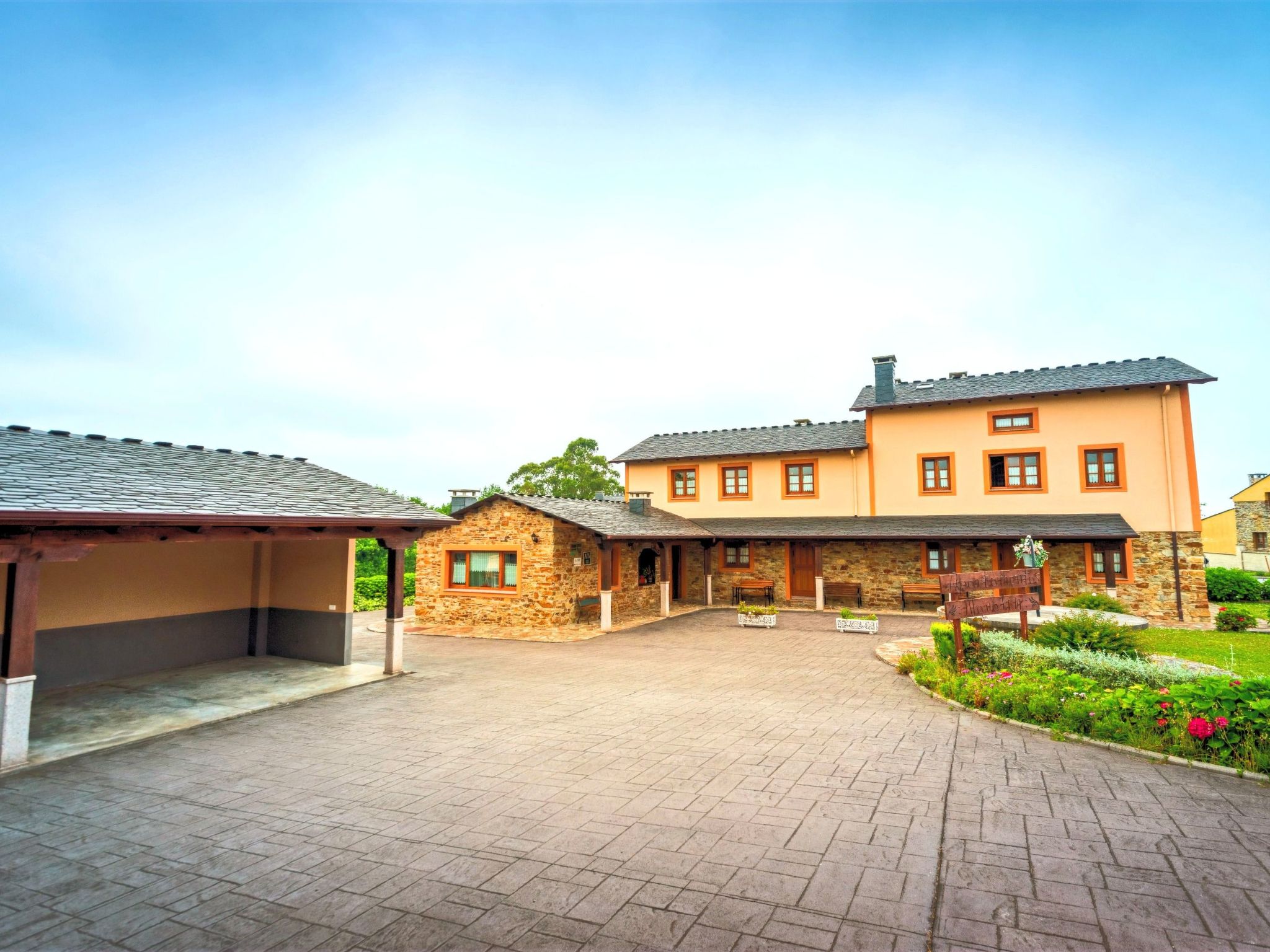 Schönes Duplex mit Aussicht, Pool und Garten