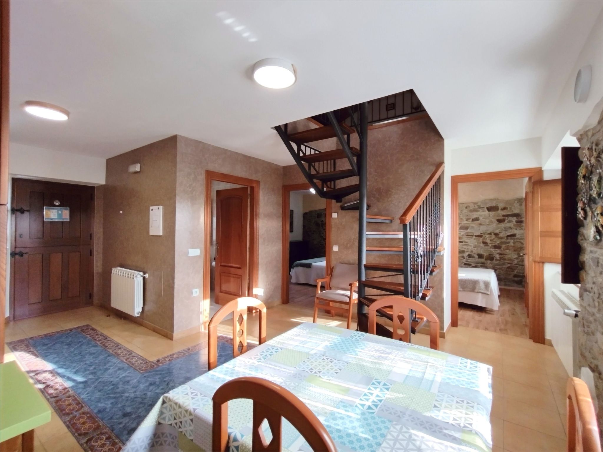 Schönes Duplex mit Aussicht, Pool und Garten-Binnen