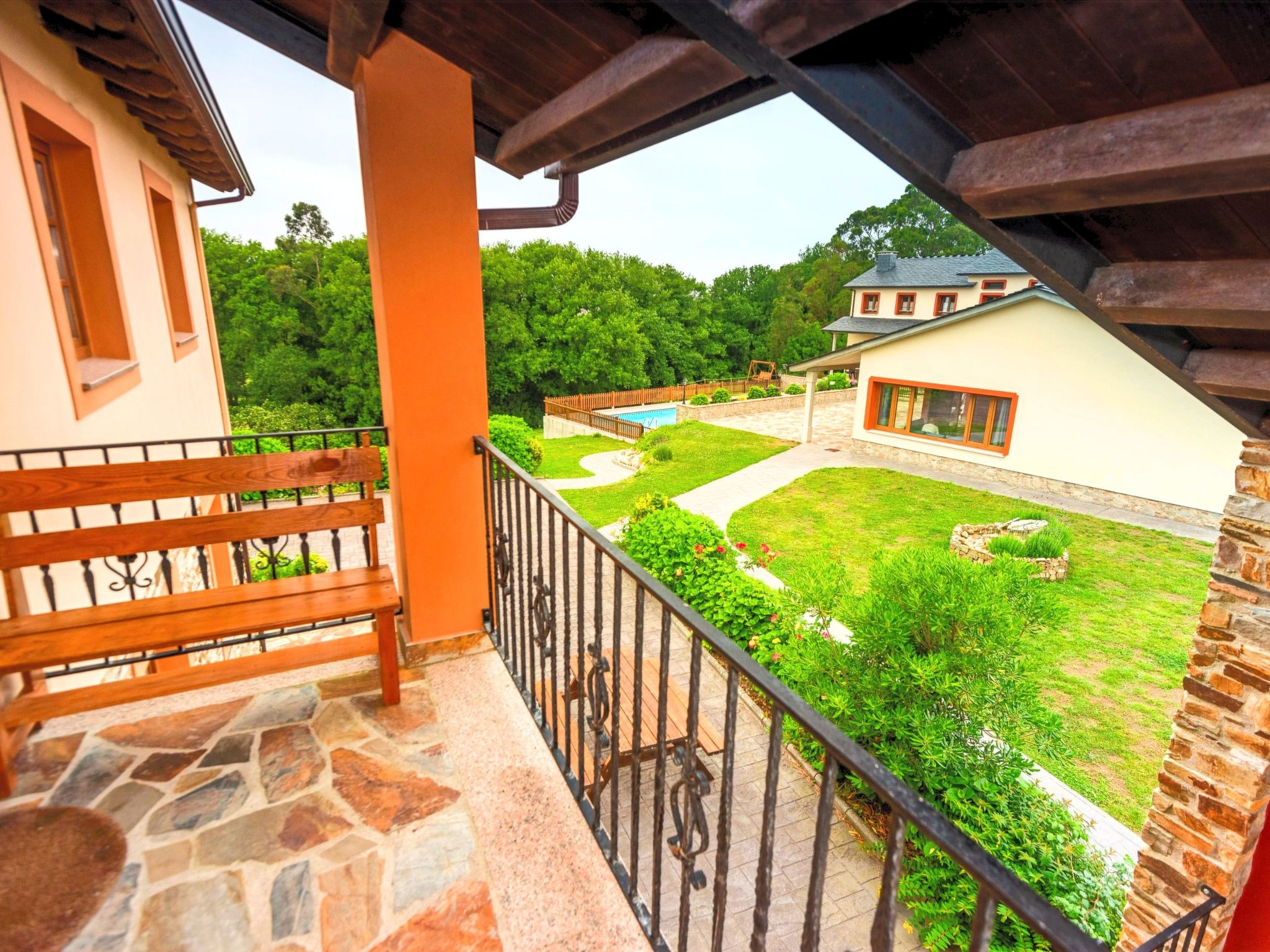 Schönes Duplex mit Aussicht, Pool und Garten-Binnen