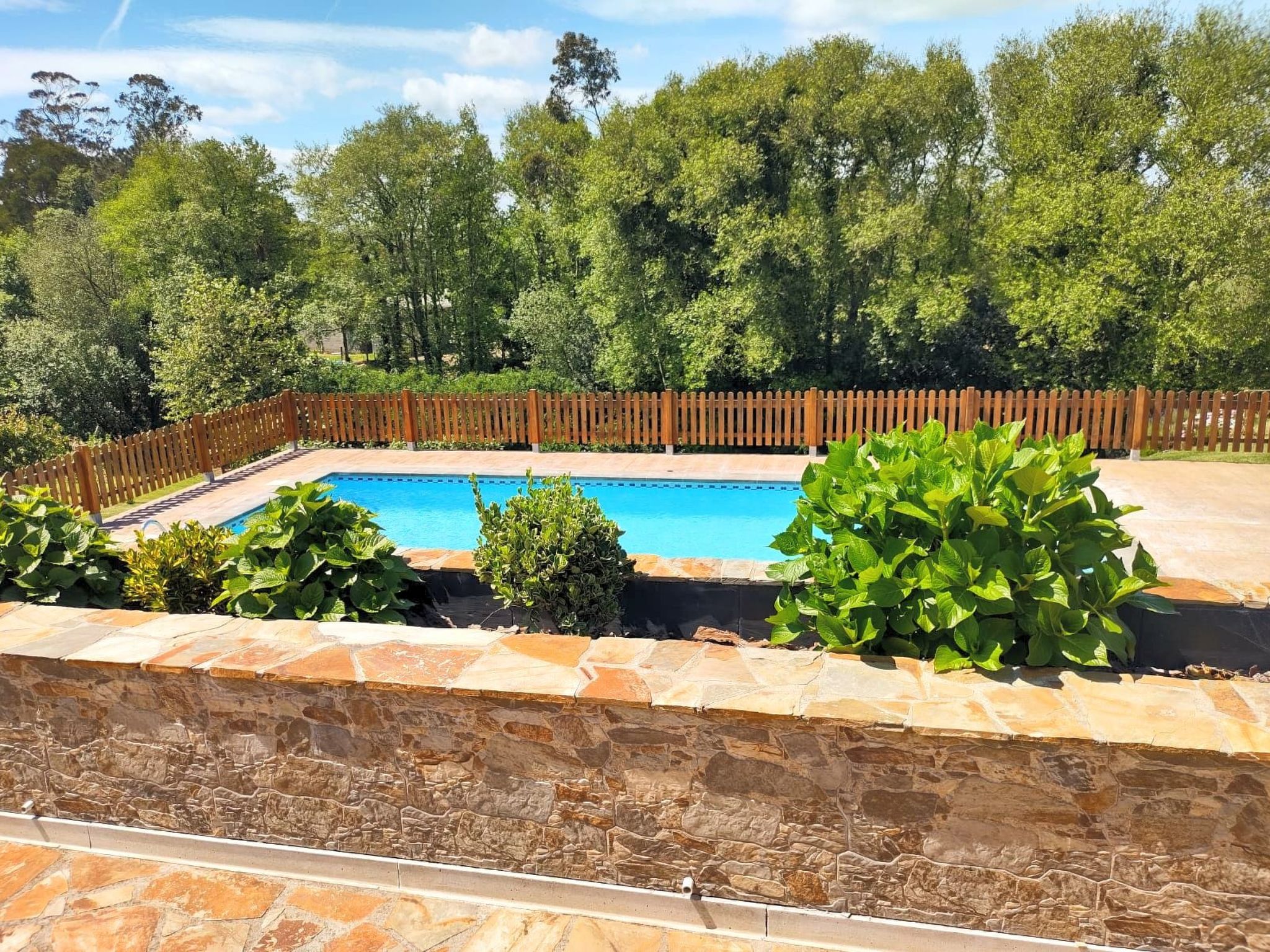 Unterkunft mit Aussicht in "Apartamentos Navalin".-Binnen