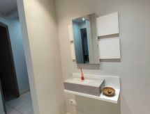 Stadsappartement met balkon in Camarasa, vlakbij het centrum - thumbnail 5
