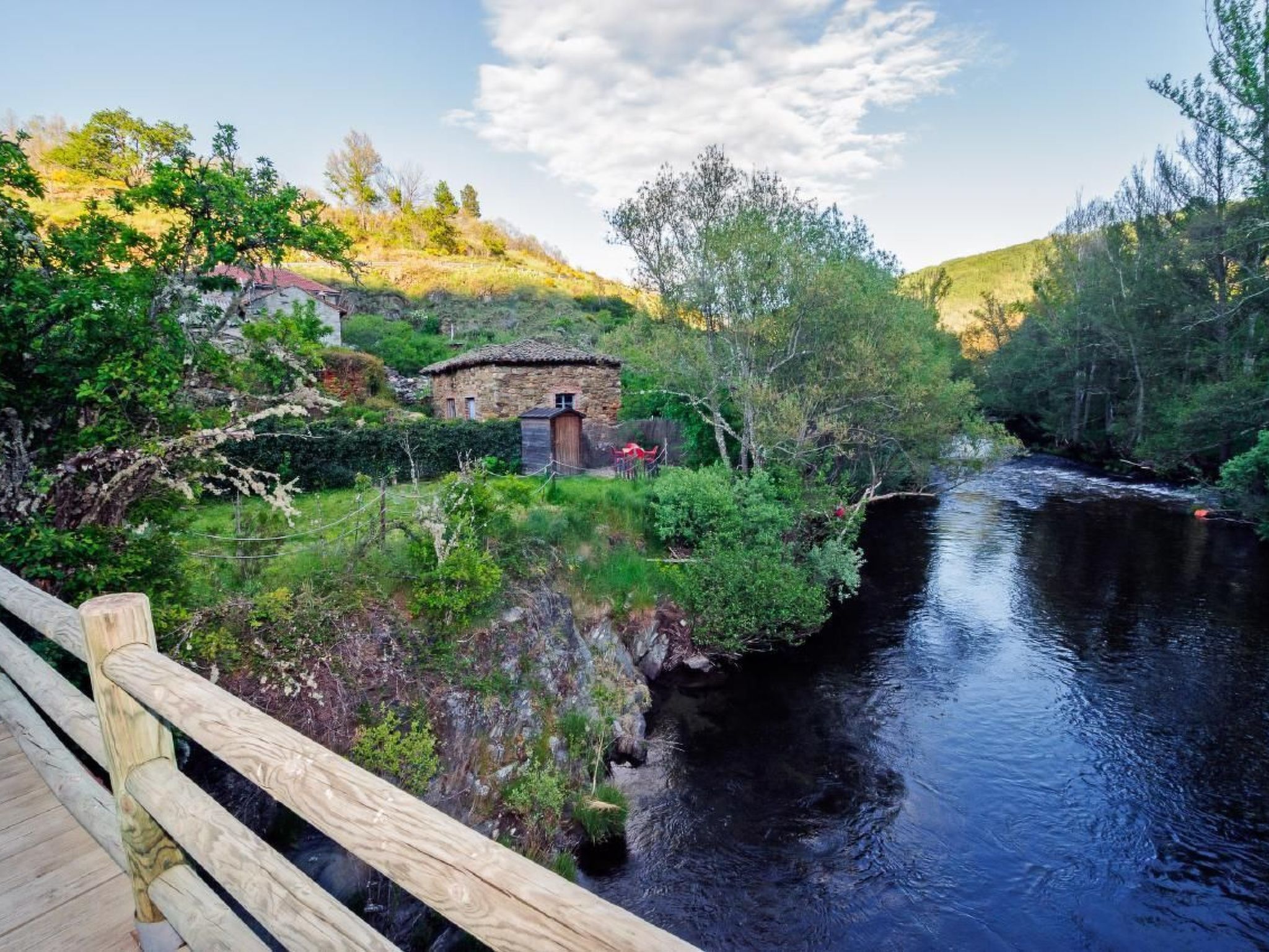 Rural House in the mountain of León-Image-tags.info