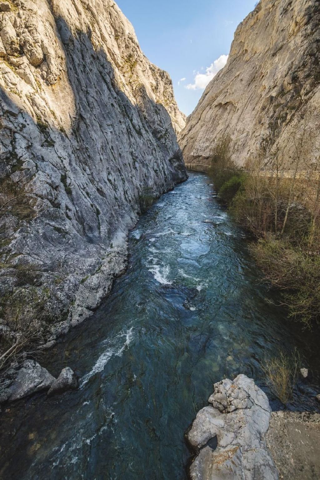 Rural House in the mountain of León-Image-tags.info