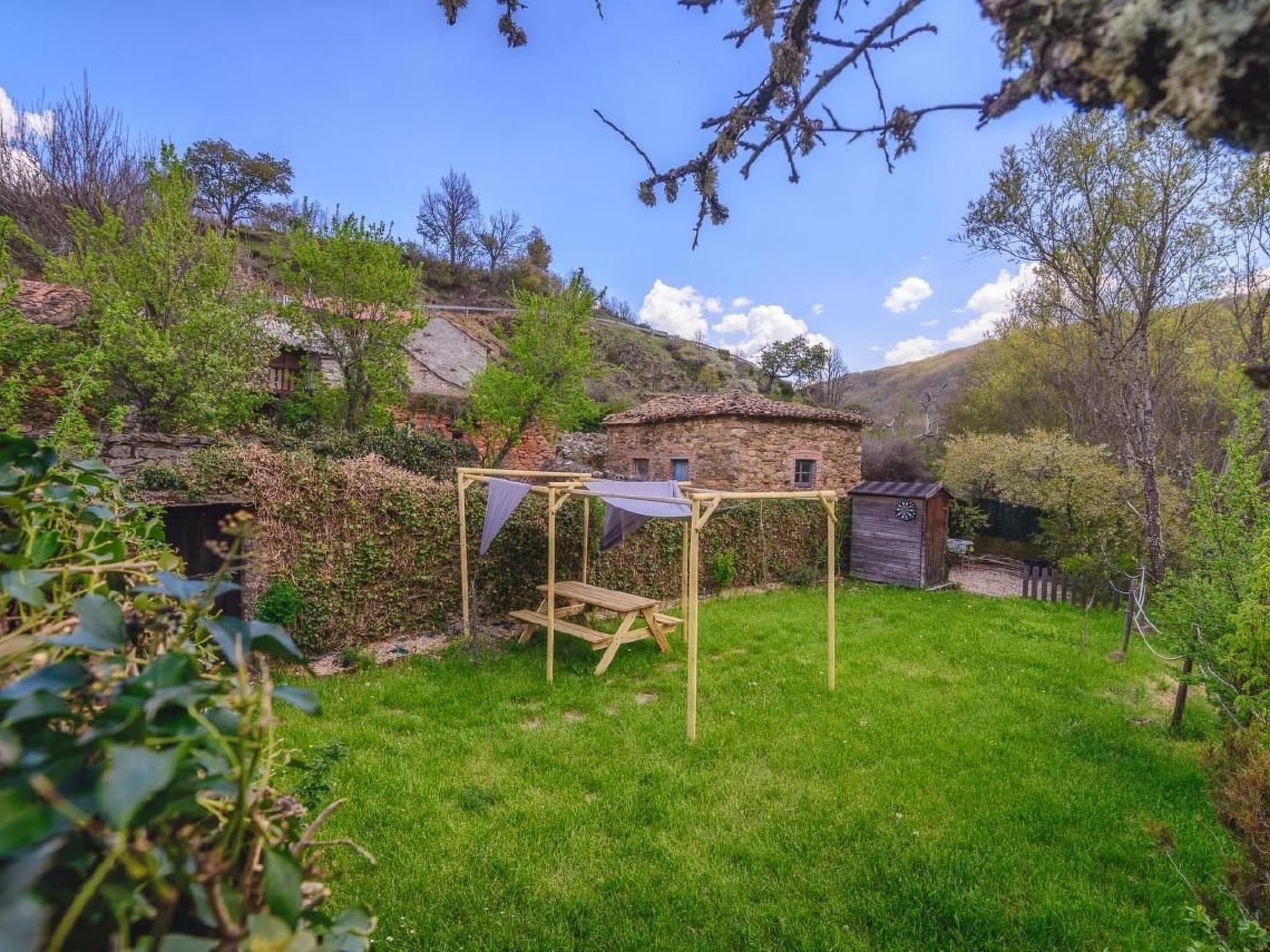 Rural House in the mountain of León-Image-tags.info