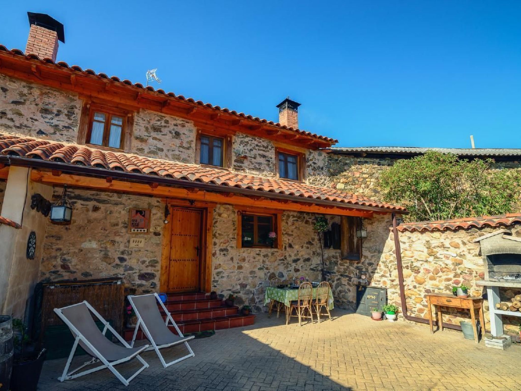 Landhaus im Berg von Leon-Image-tags.info