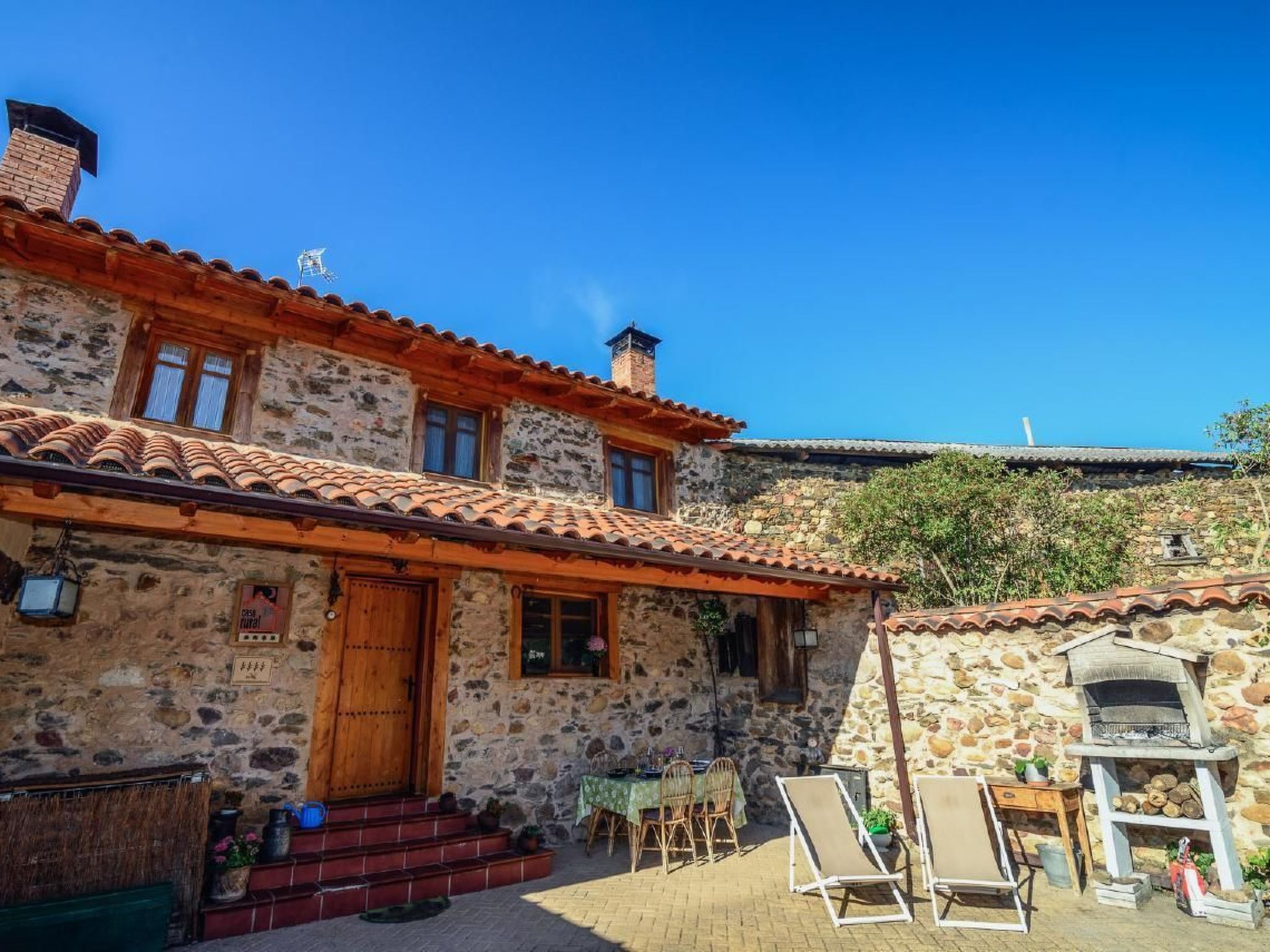 Landhaus im Berg von Leon-Image-tags.info