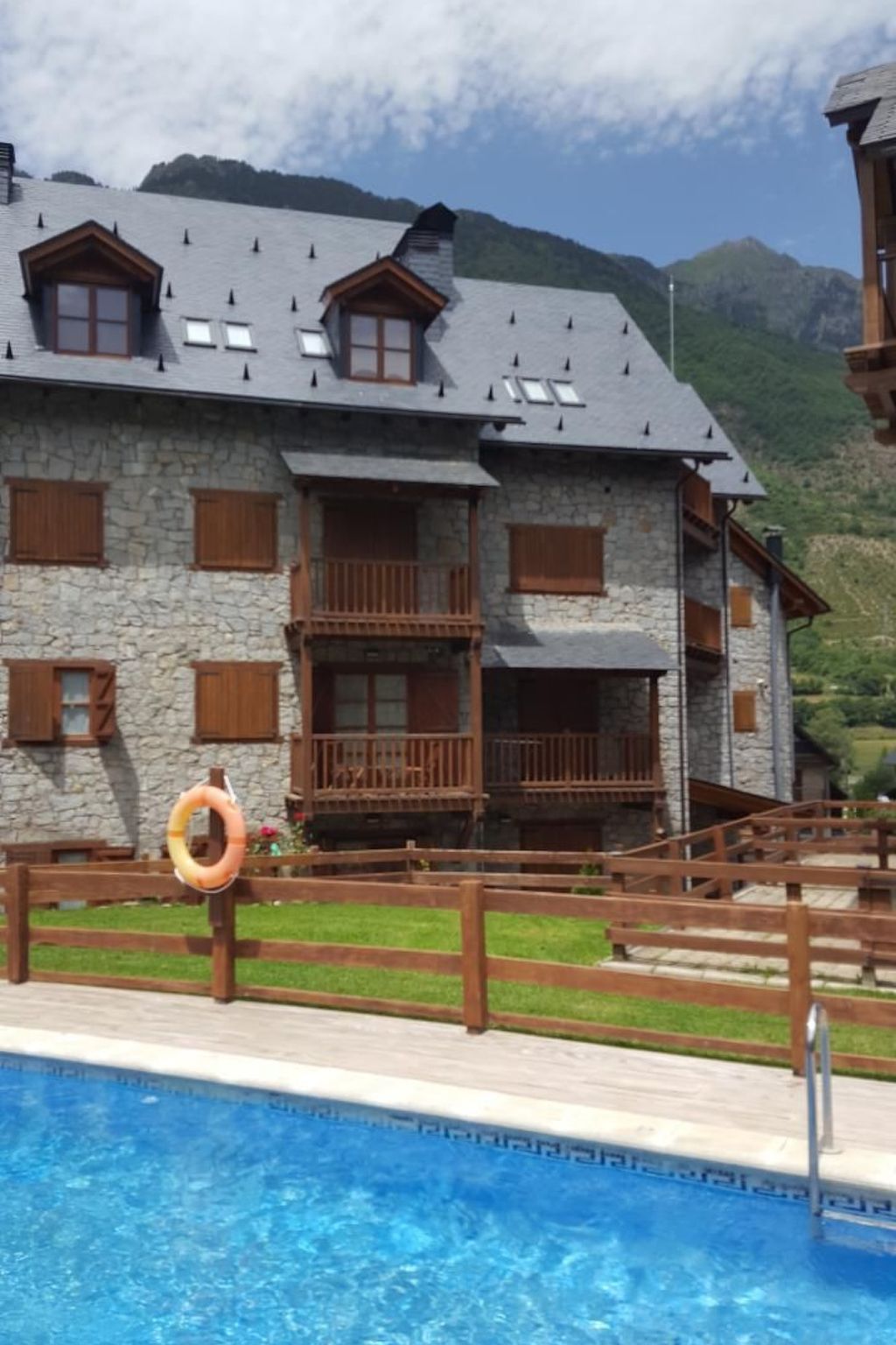 Appartement mit Terrasse-Image-tags.info