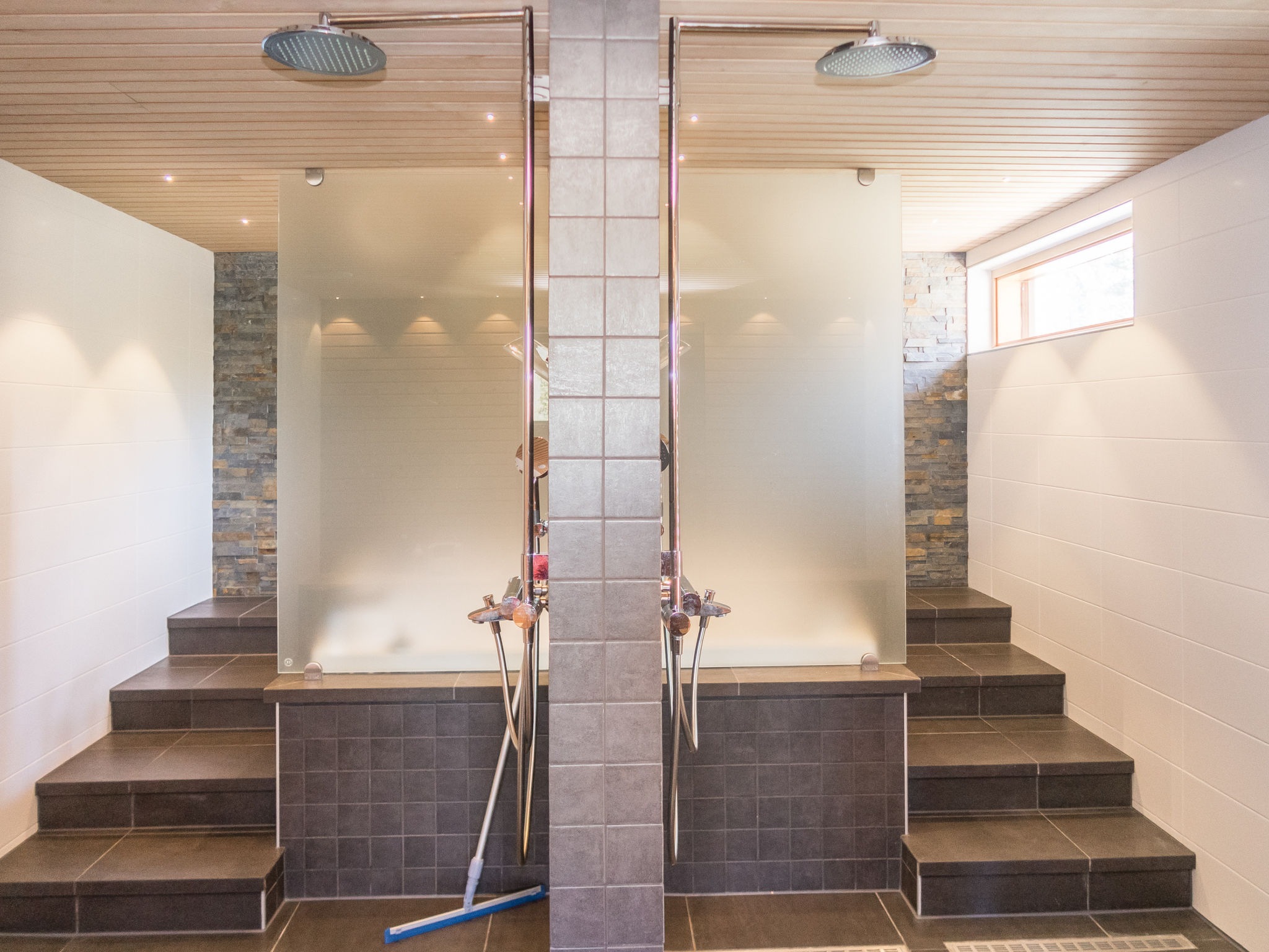 Holy lake chalet b - Binnen