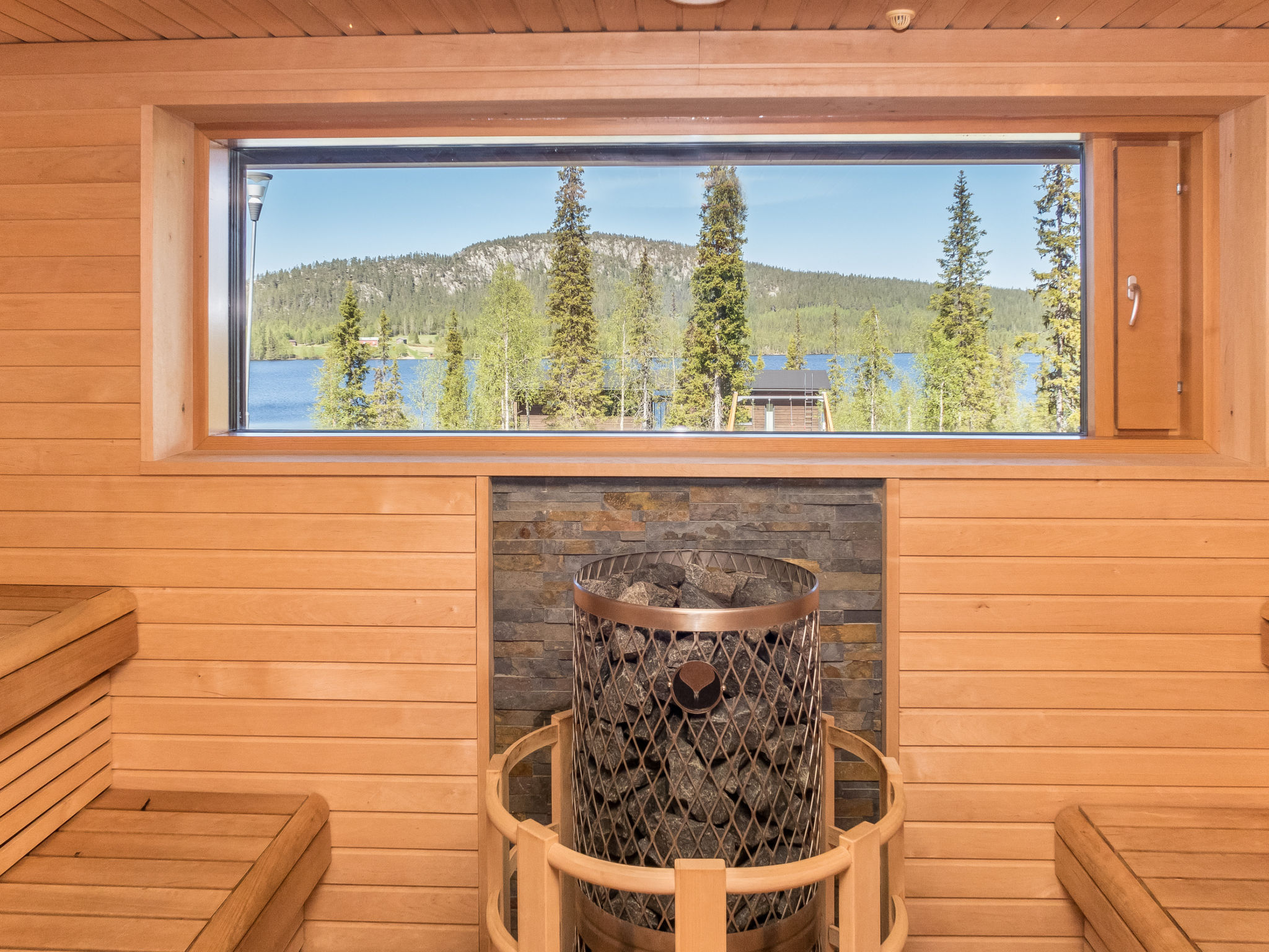 Holy lake chalet b - Binnen