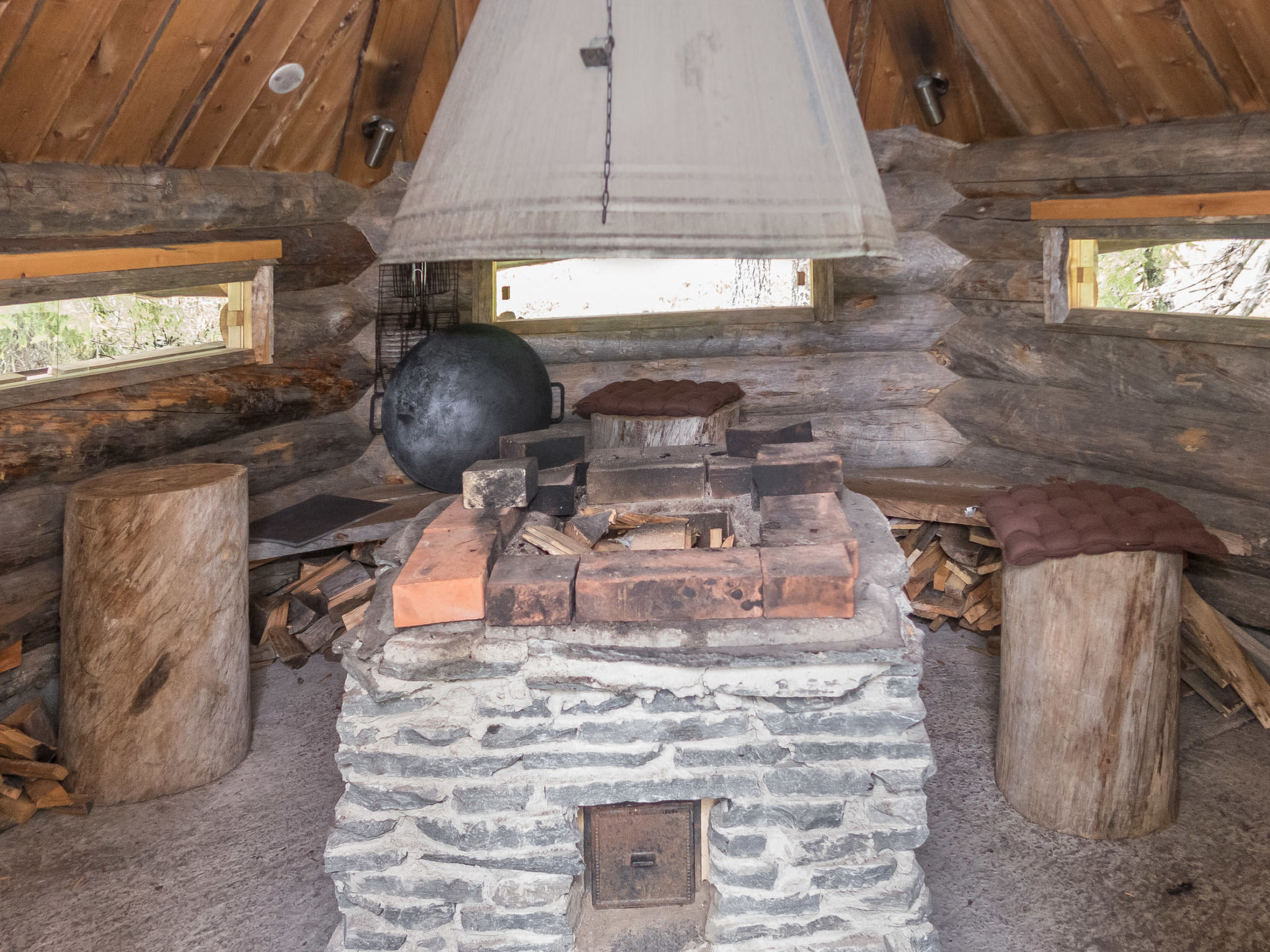 Veskanniemi - Drinnen