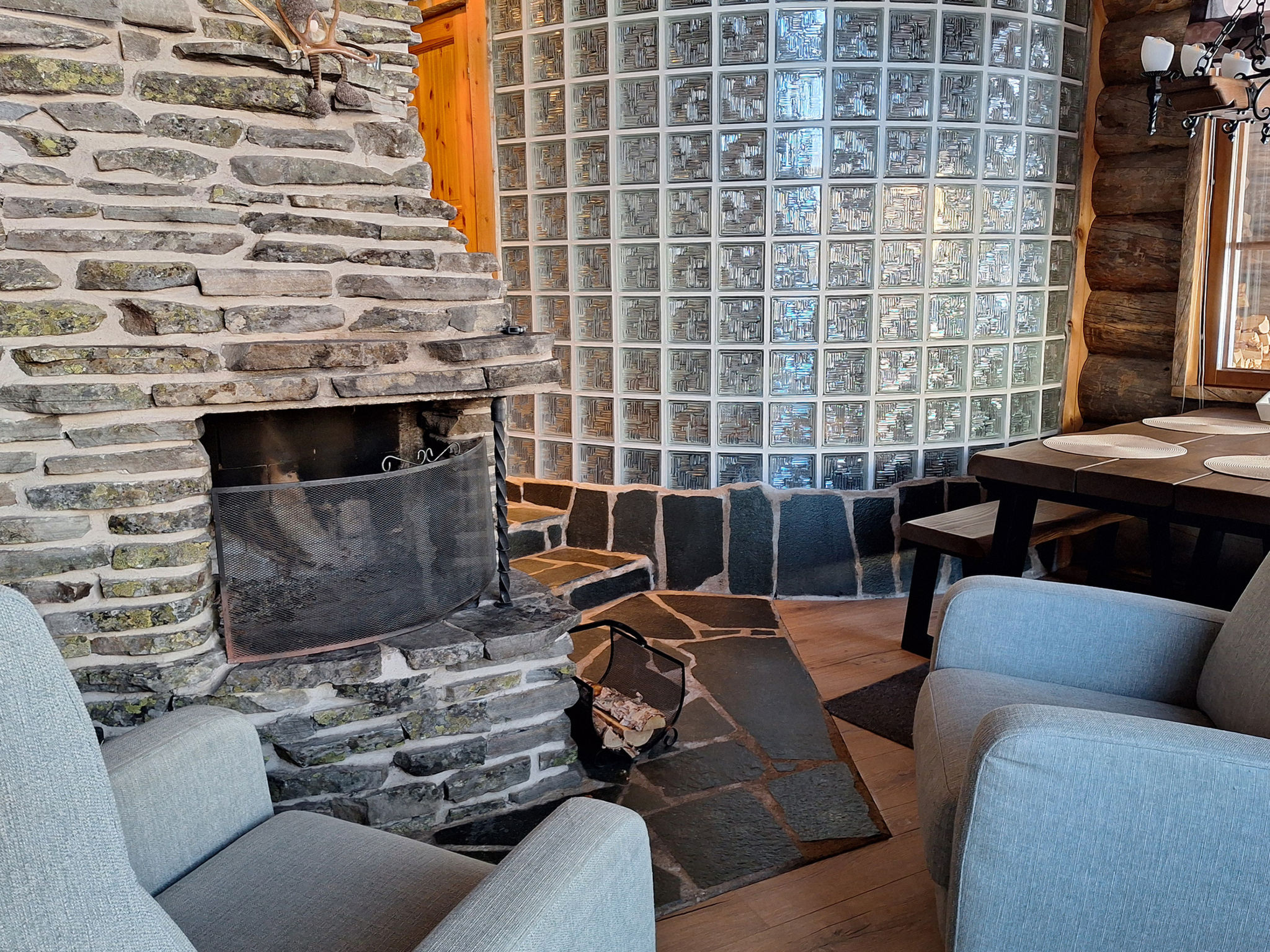 Kulta-vuosseli a-Drinnen