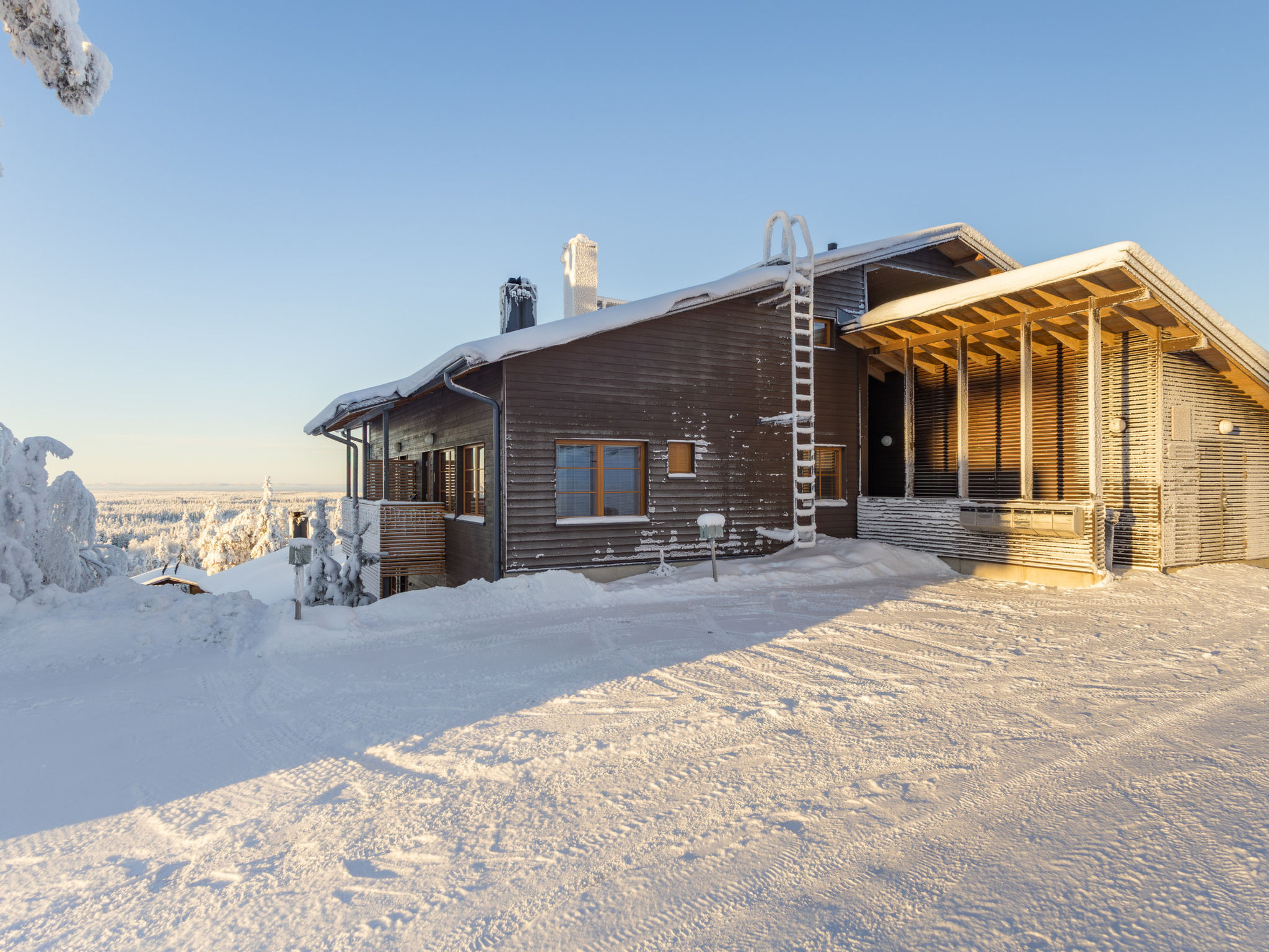Welcome to enjoy the unique scenery from this apartment in Ruka. The living room offers splendid views of Ruka's magnificent terrain.

This apartment is designed to provide space and comfort for all g..