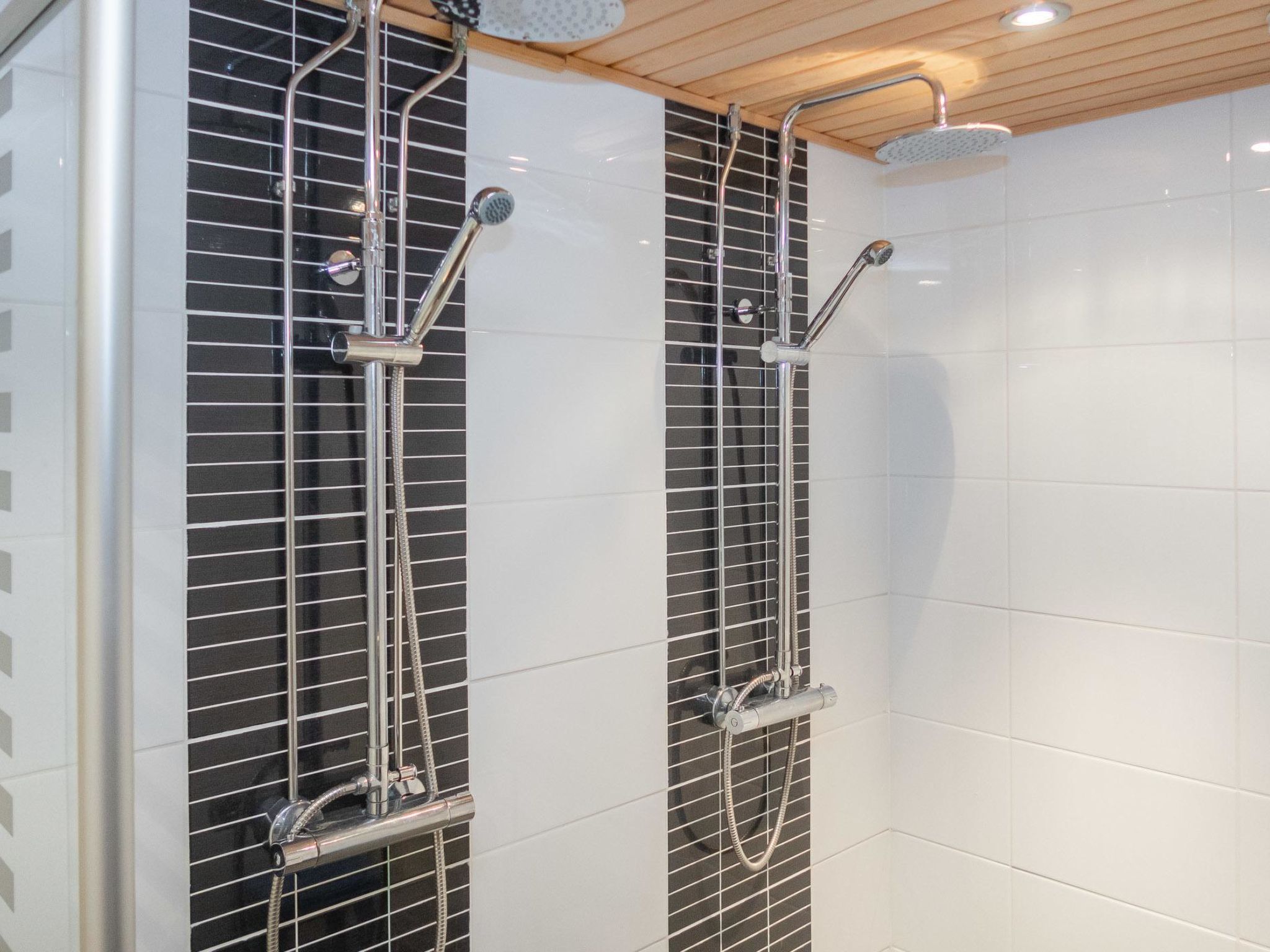 Photo of Muuttohaukka