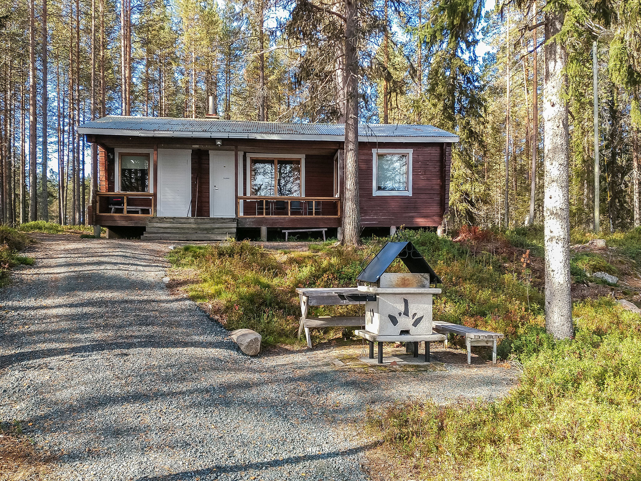 Ylikitkajärvi, kesäkumpu - Drinnen