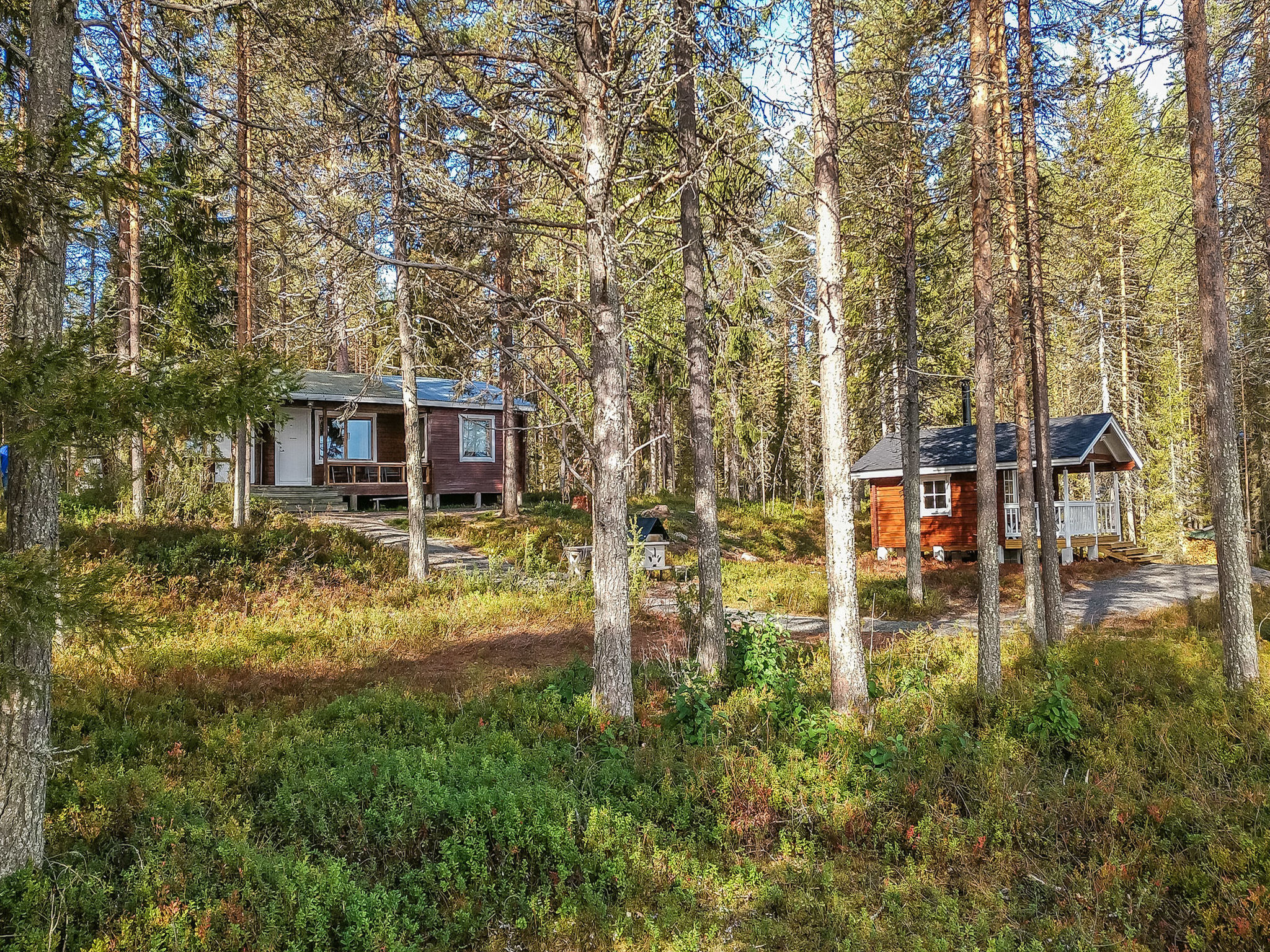 Ylikitkajärvi, kesäkumpu - Drinnen
