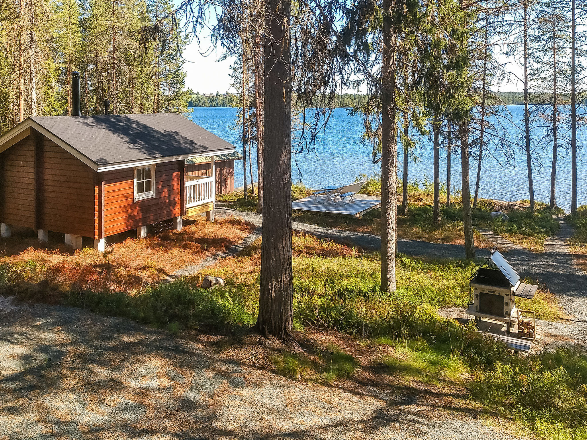 Ylikitkajärvi, kesäkumpu - Drinnen