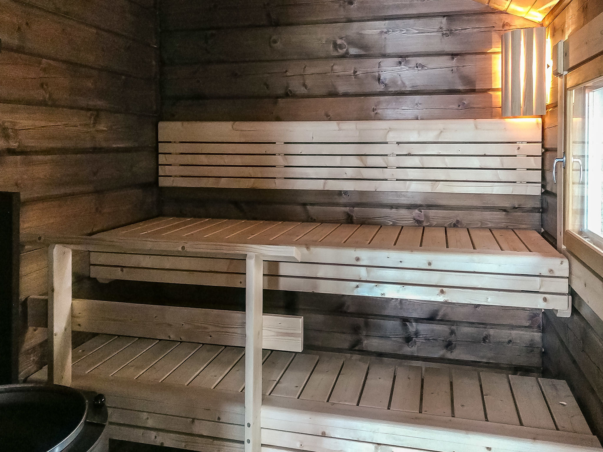 Ylikitkajärvi, kesäkumpu - Drinnen