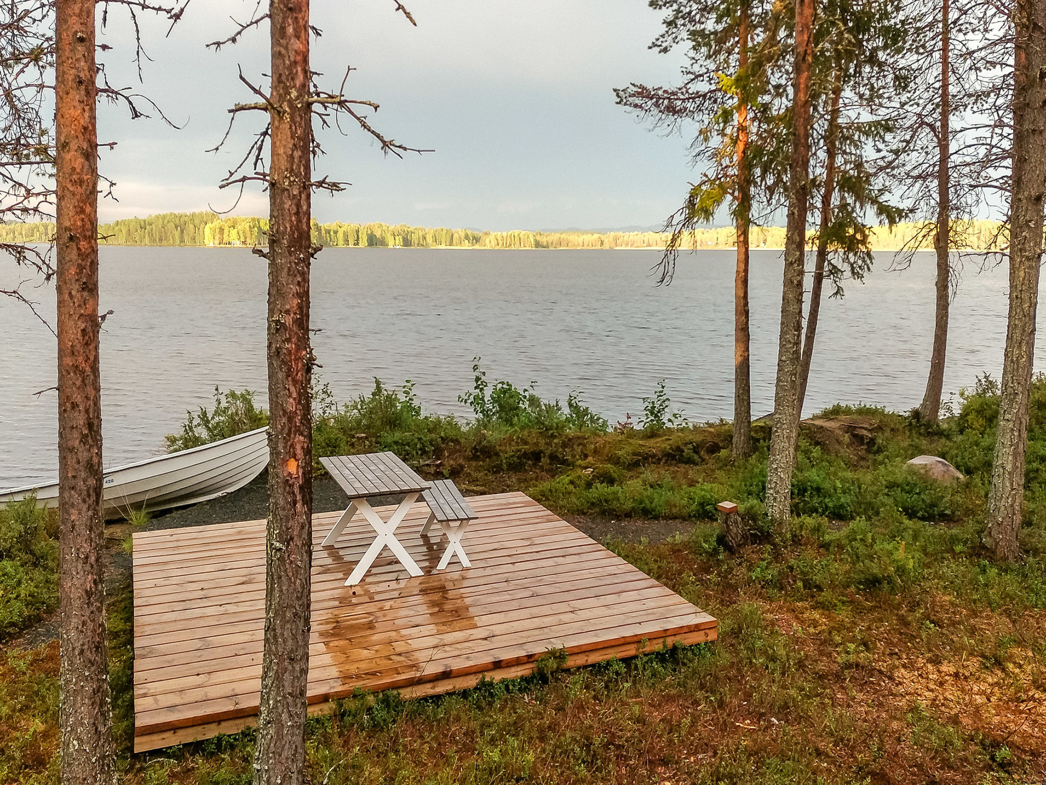 Ylikitkajärvi, kesäkumpu - Drinnen