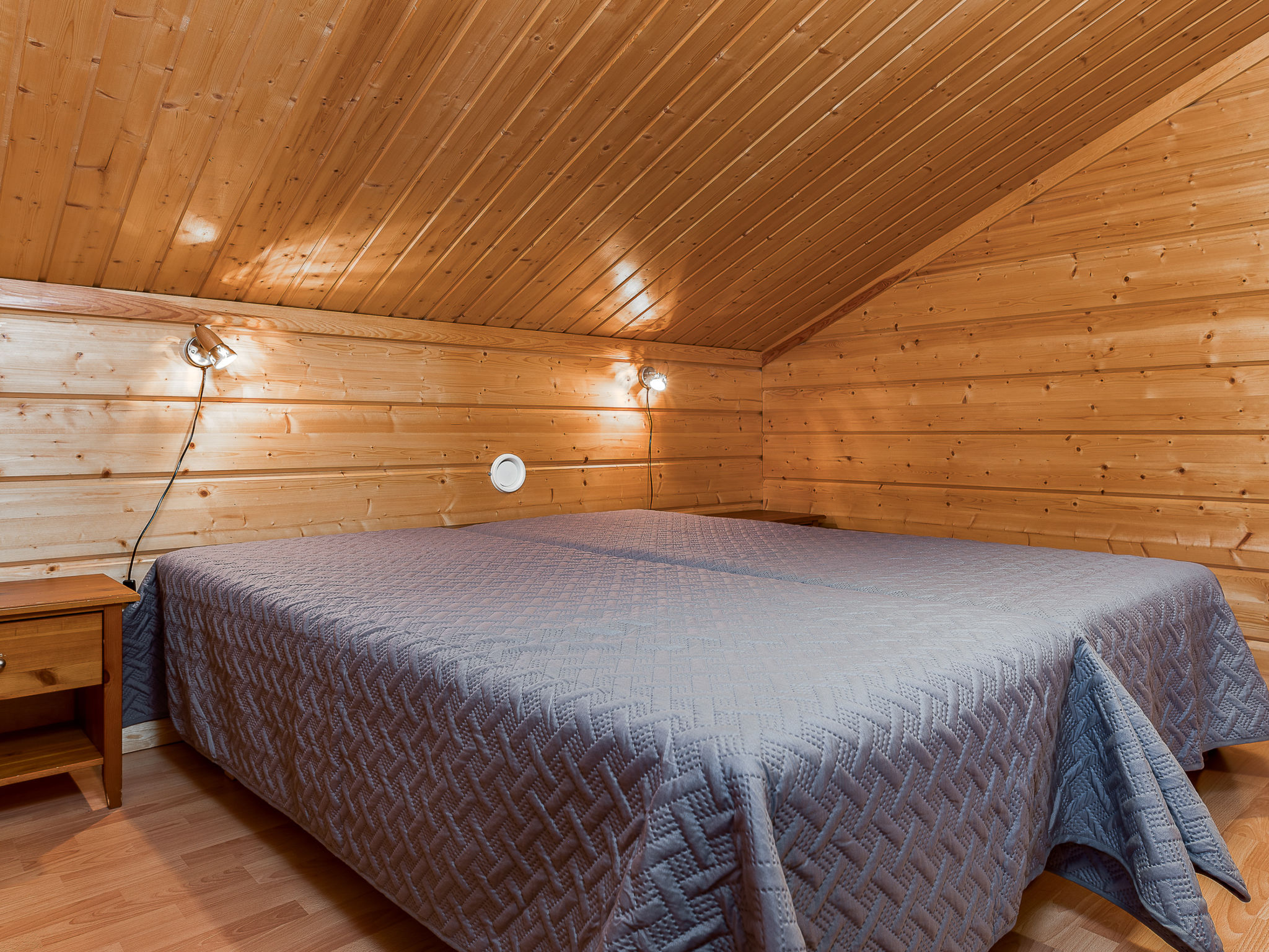 Kinostupa 2a (15-16) - Dedans