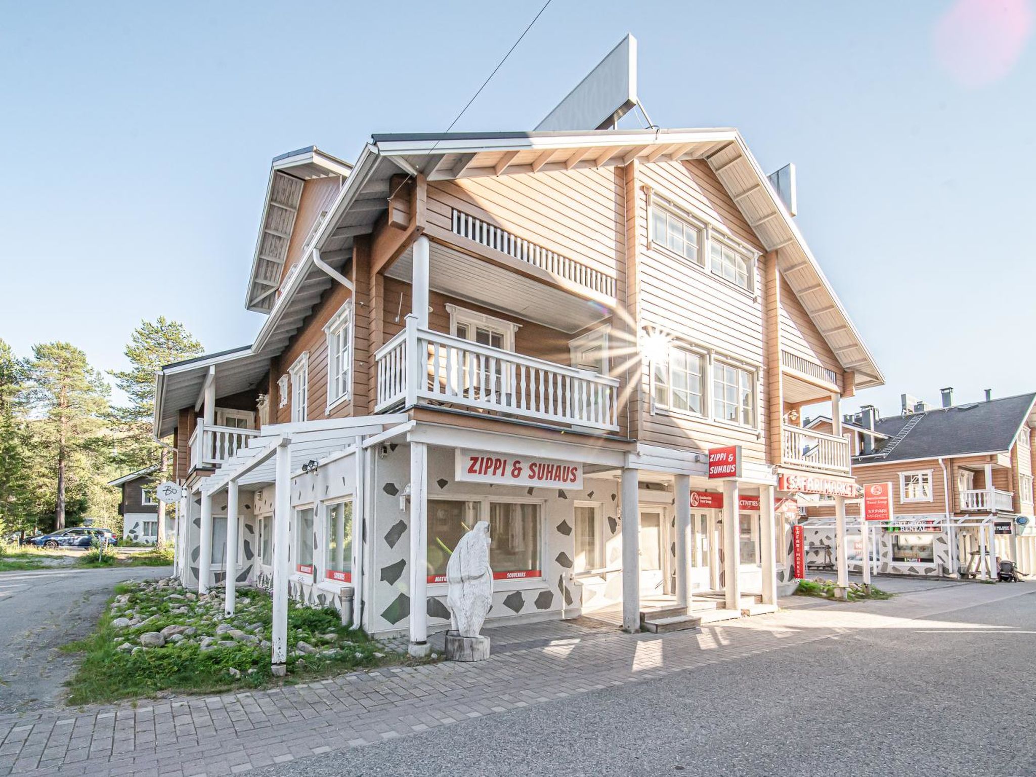 170 km north of Rovaniemi, in the tourist center of Levi, an alpine house-style wooden and stone-built holiday apartment on the 2nd floor of the building. 

The area of ​​the apartment is 49 m², ..