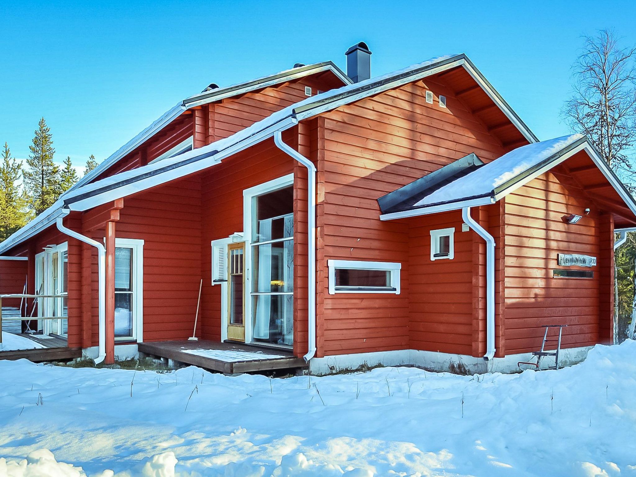 This small apartment is situated in a peaceful spot in a row house, and it is the end apartment facing the forest. The apartment's large windows make it spacious and bright. 

The apartment provides a..