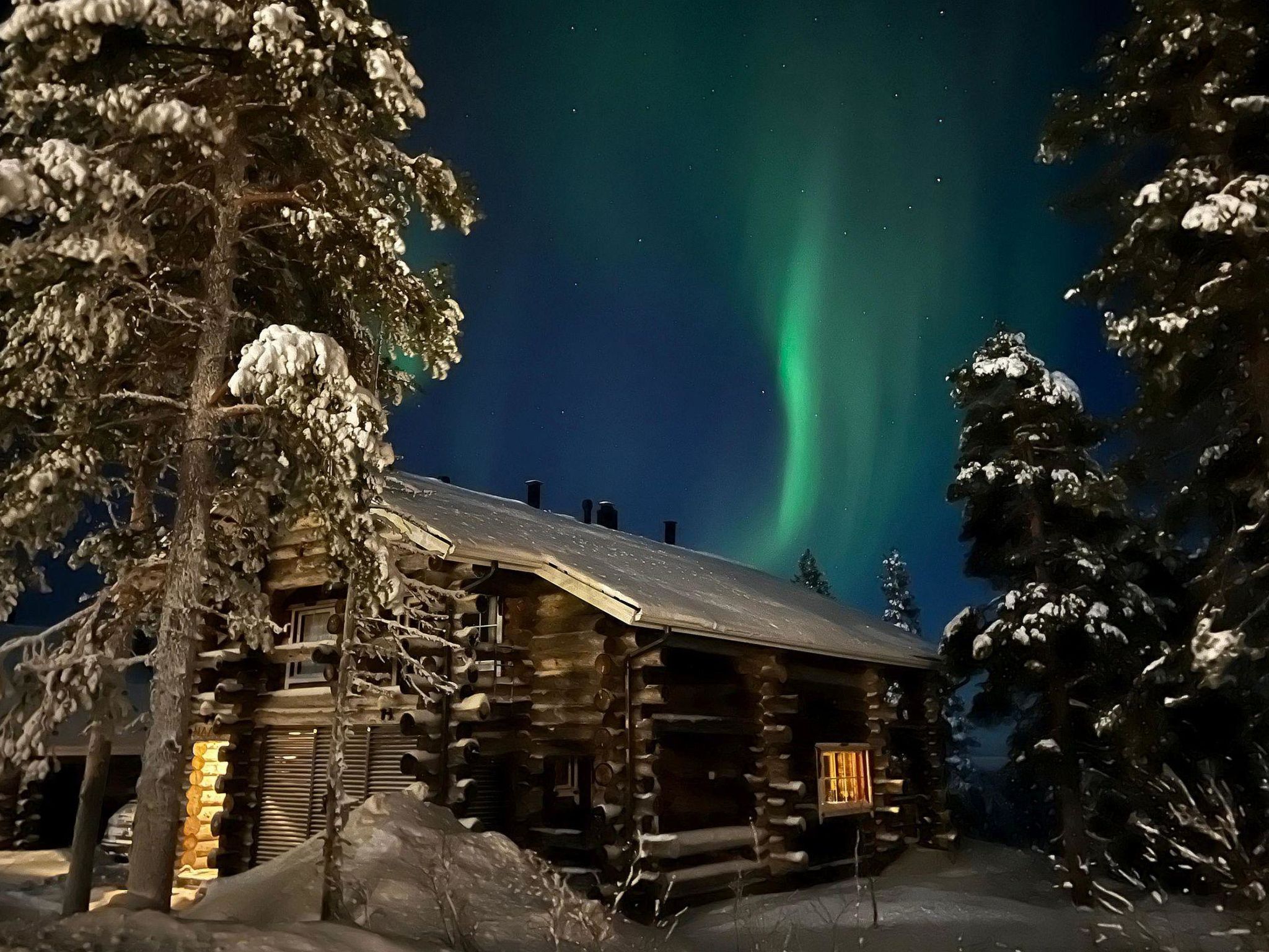 This spacious and stylish log villa, built in 2008, is beautifully located on the Utsuvaara fell in Levi. The well-equipped and spacious kitchen provides excellent facilities for cooking. The living a..