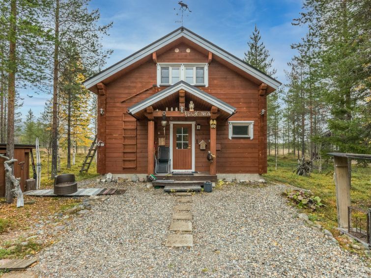 This cabin lies on a peaceful spot very near by the skiing trails and not so far from all the services of the ski resort. A beautiful scenery opens up from the cabin to Pyhätunturi over the swamp. Th..