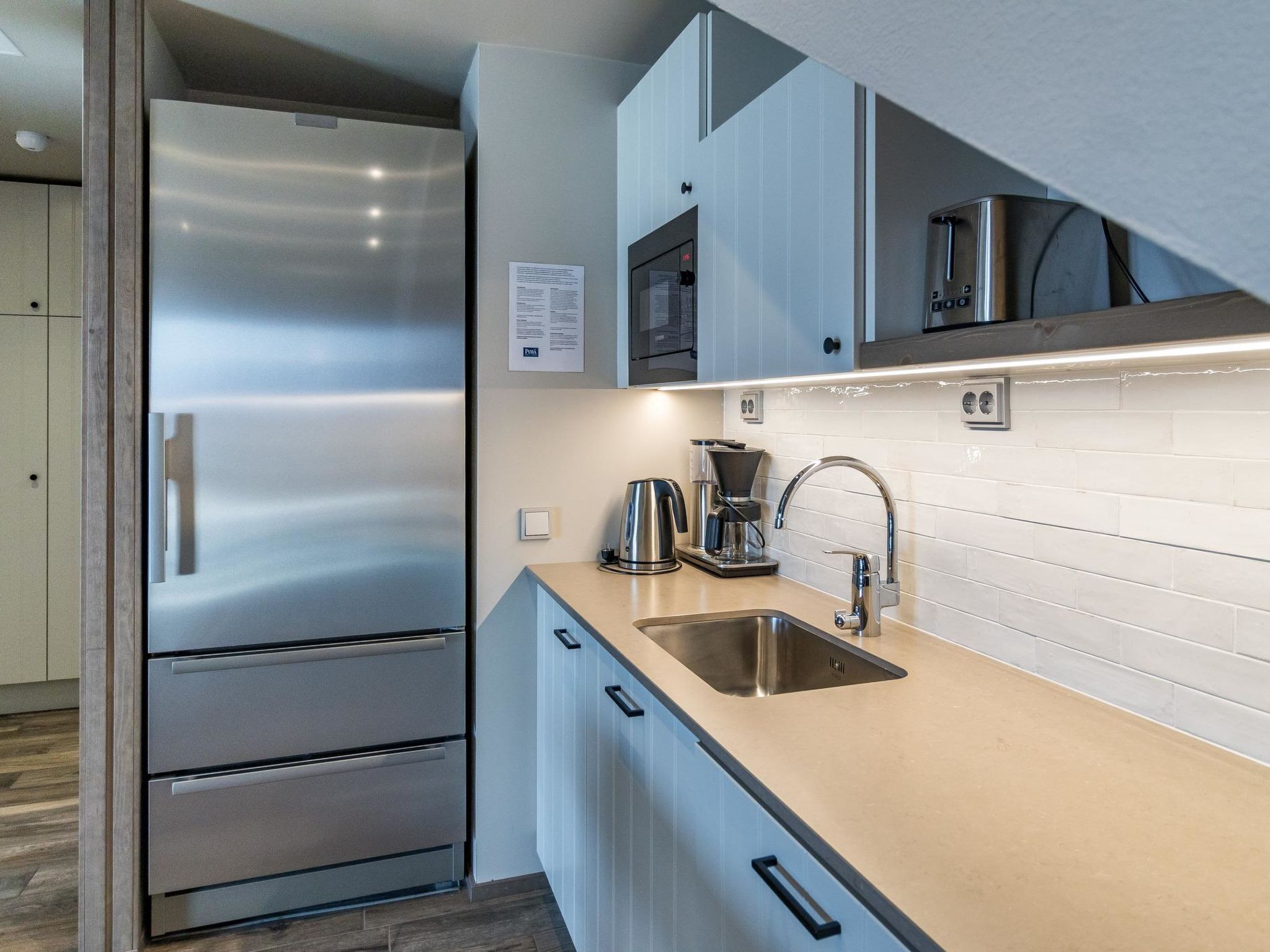 Uniikki 75, c402-Binnen