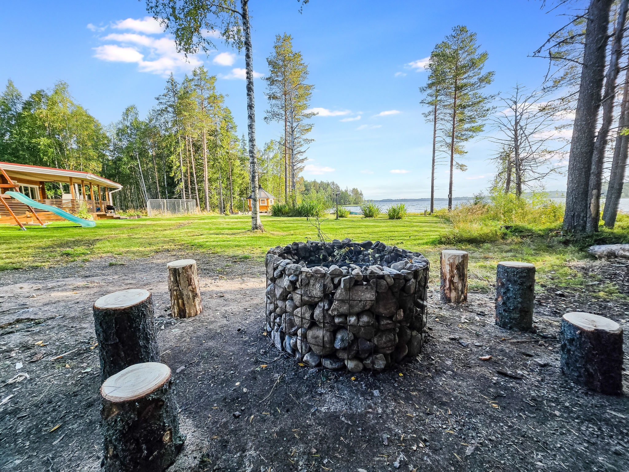 Oravajärven talo (ent. suomela) - Binnen