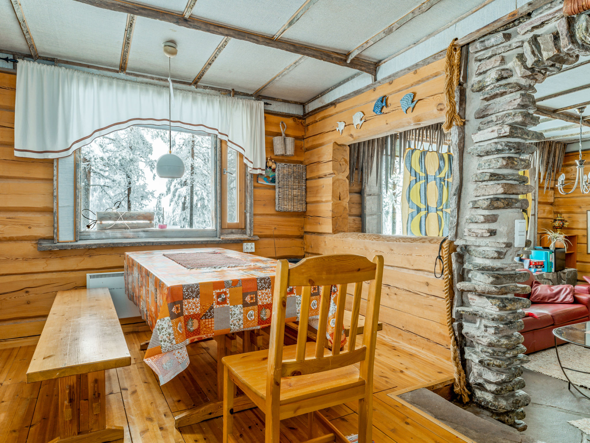 Kivalikkolampi - Inside