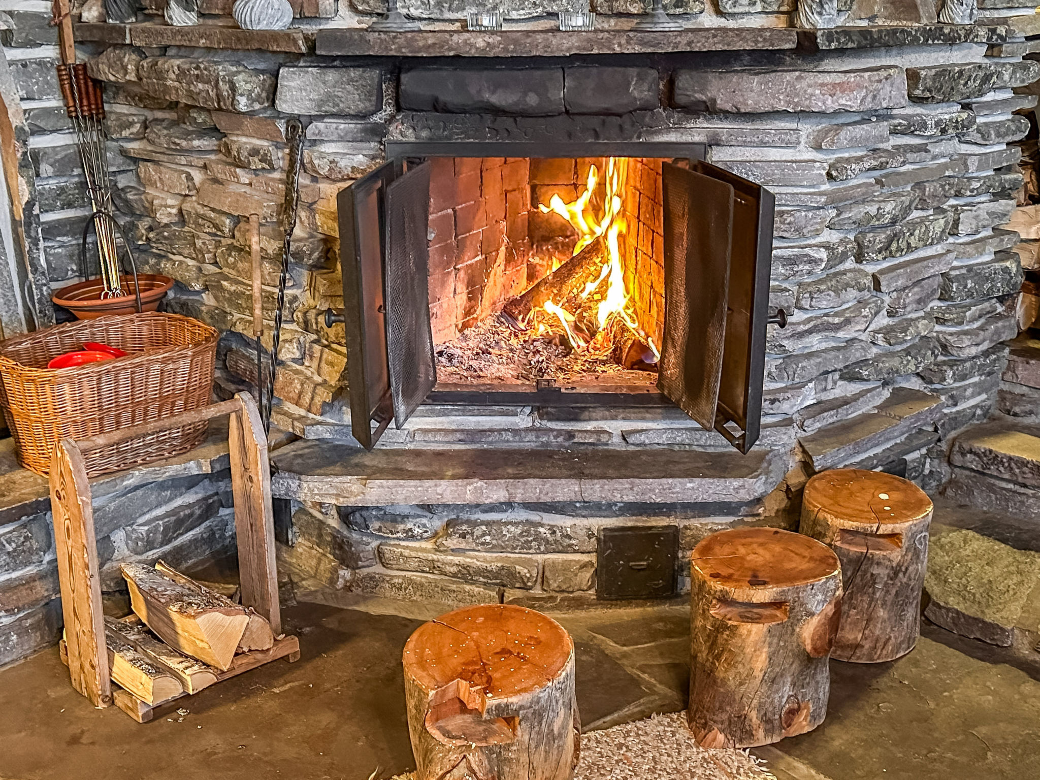 Kivalikkolampi - Inside