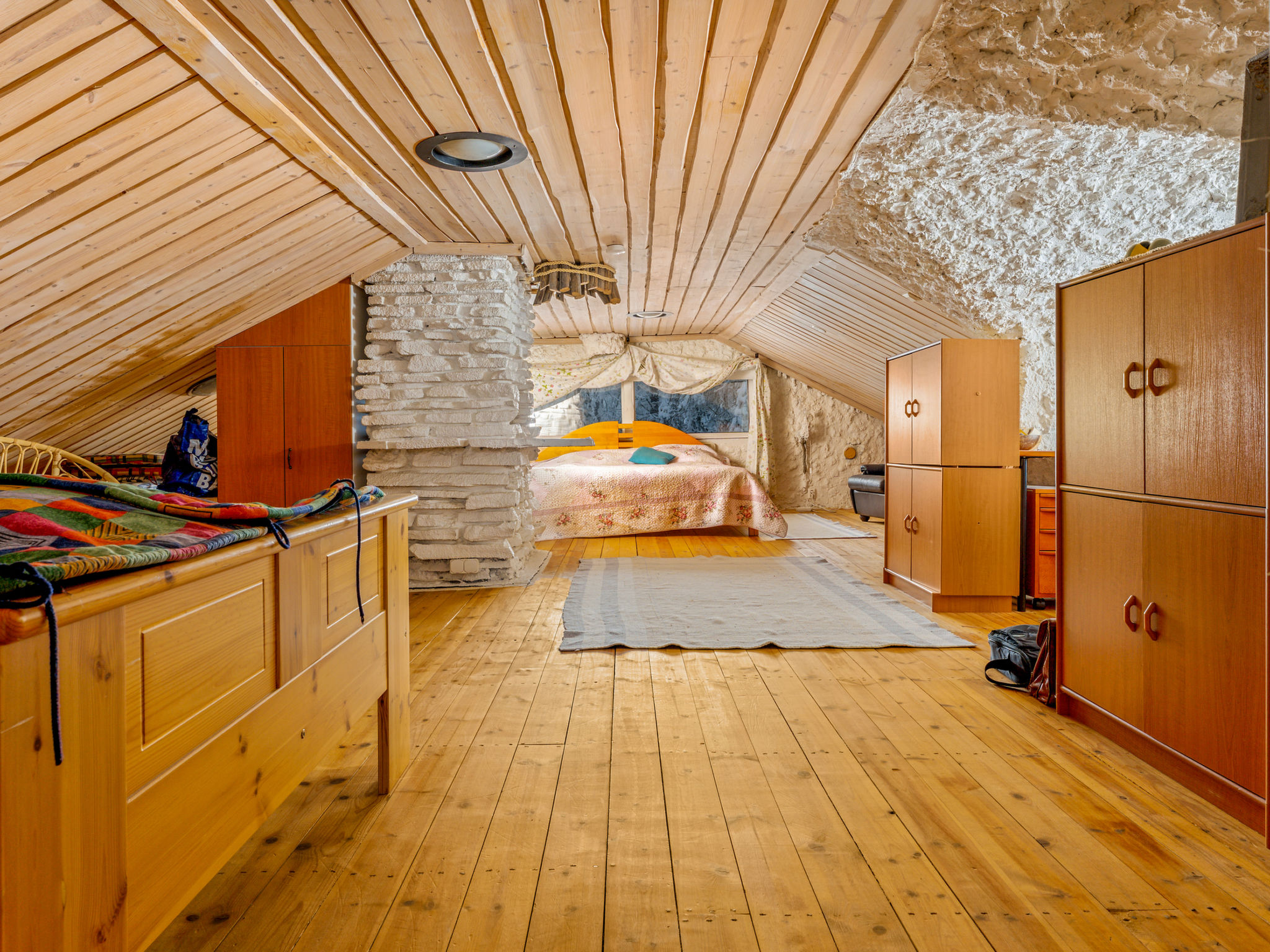 Kivalikkolampi - Inside