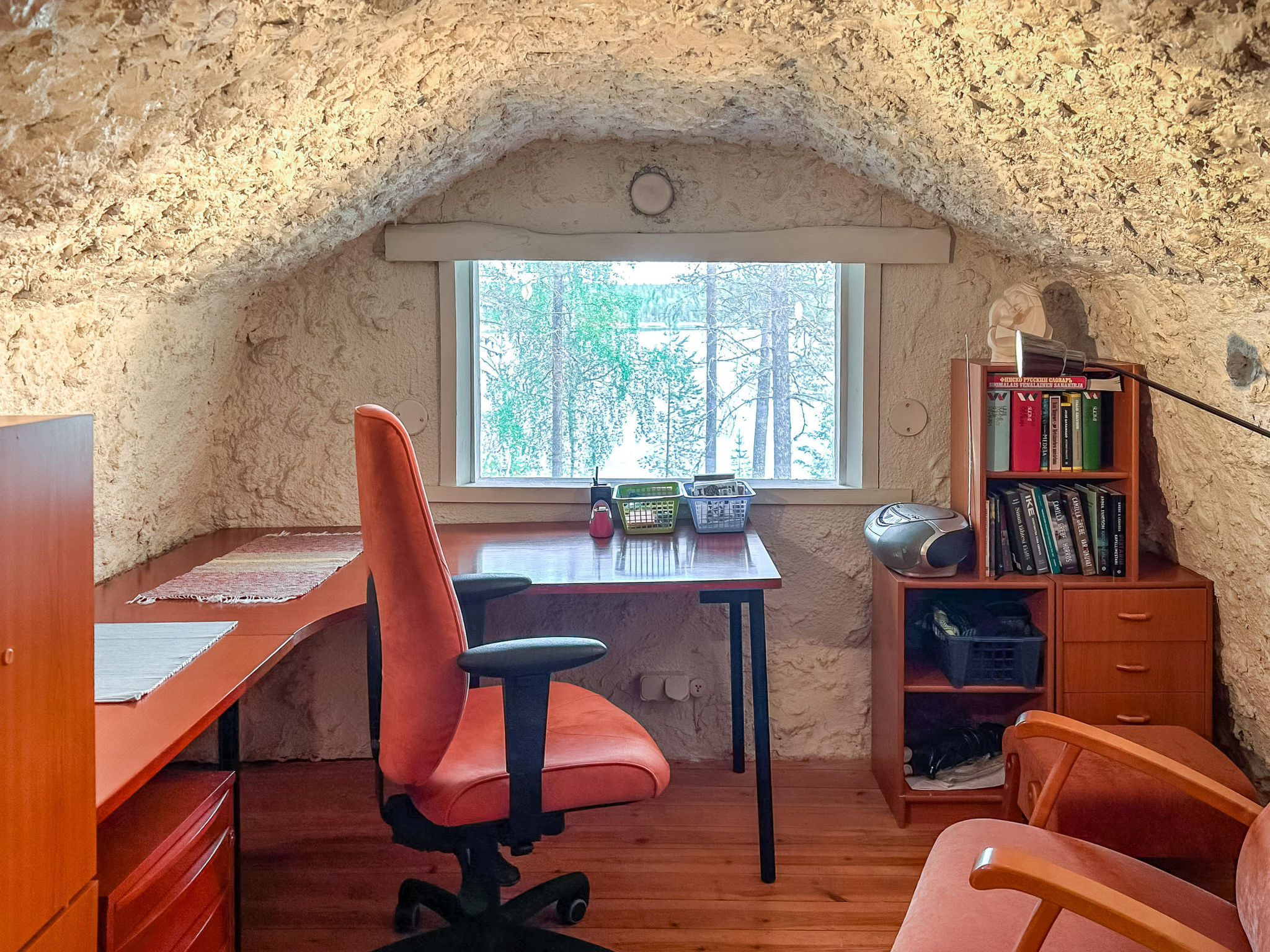 Kivalikkolampi - Inside