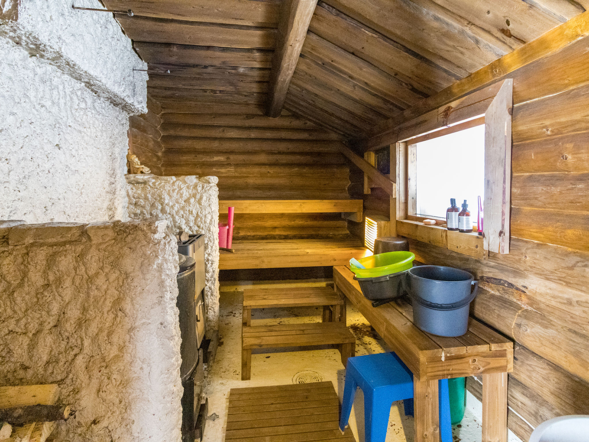 Kivalikkolampi - Inside